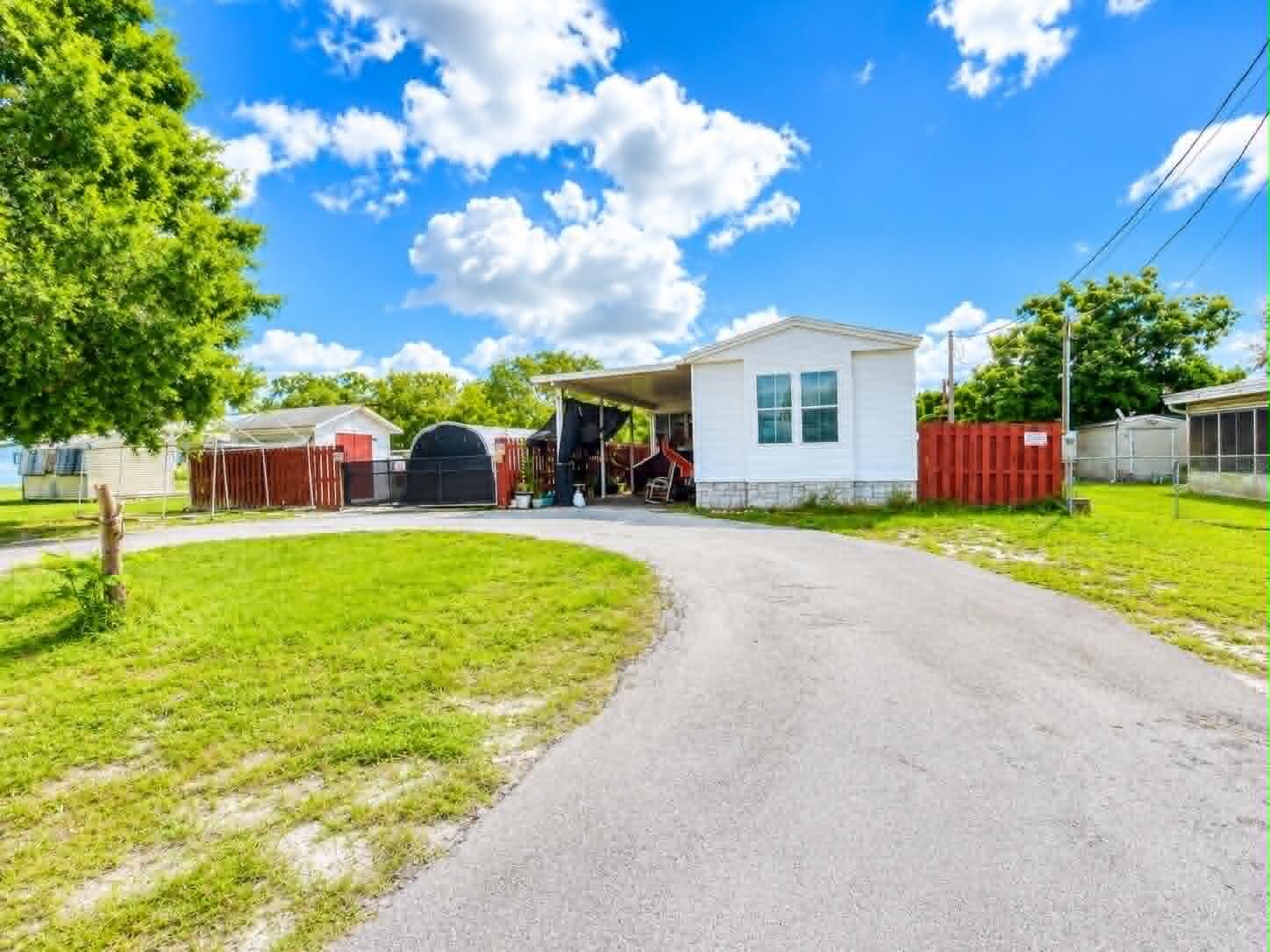 Foto de propiedad en 2908 SE 37th Avenue, Okeechobee, FL 34974 Okeechobee con MLS# 