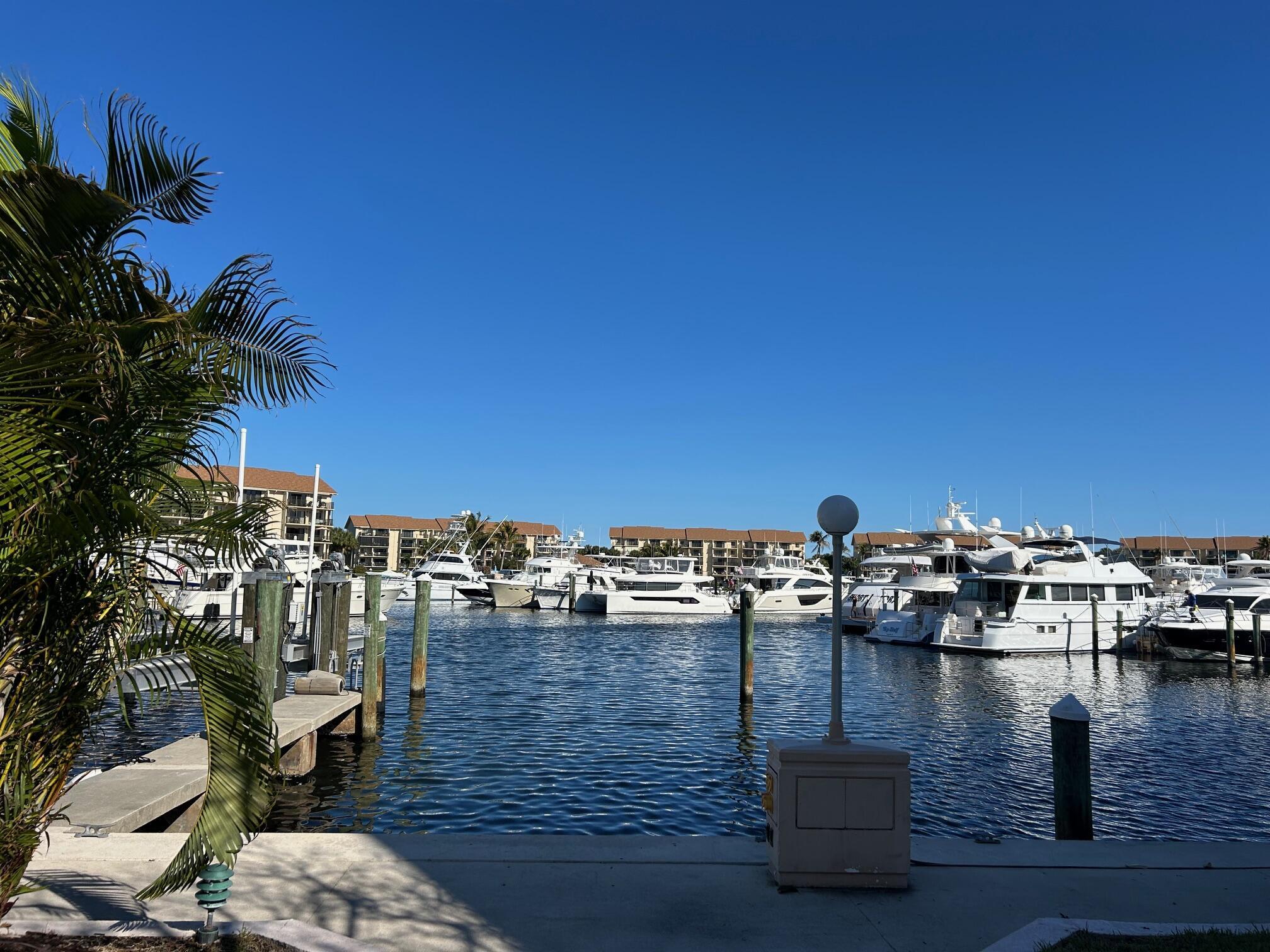 Foto de propiedad en 2601 Marina Isle Way 105, Jupiter, FL 33477 Jupiter con MLS# 