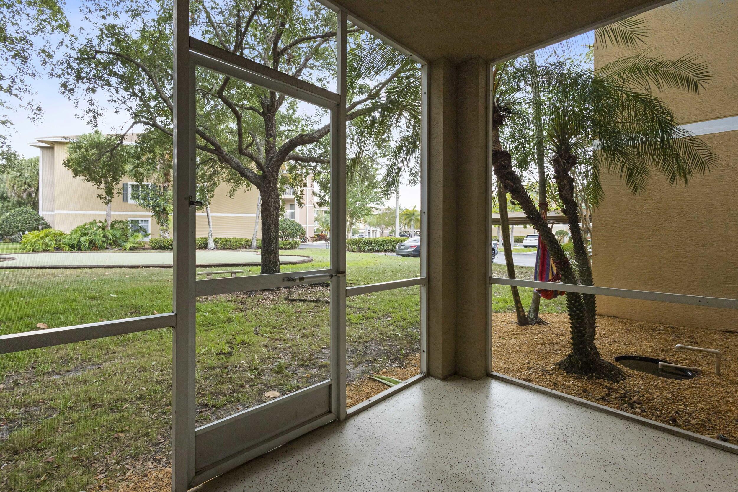 Foto de propiedad en 6450 Emerald Dunes Drive 103, West Palm Beach, FL 33411 West Palm Beach con MLS# 