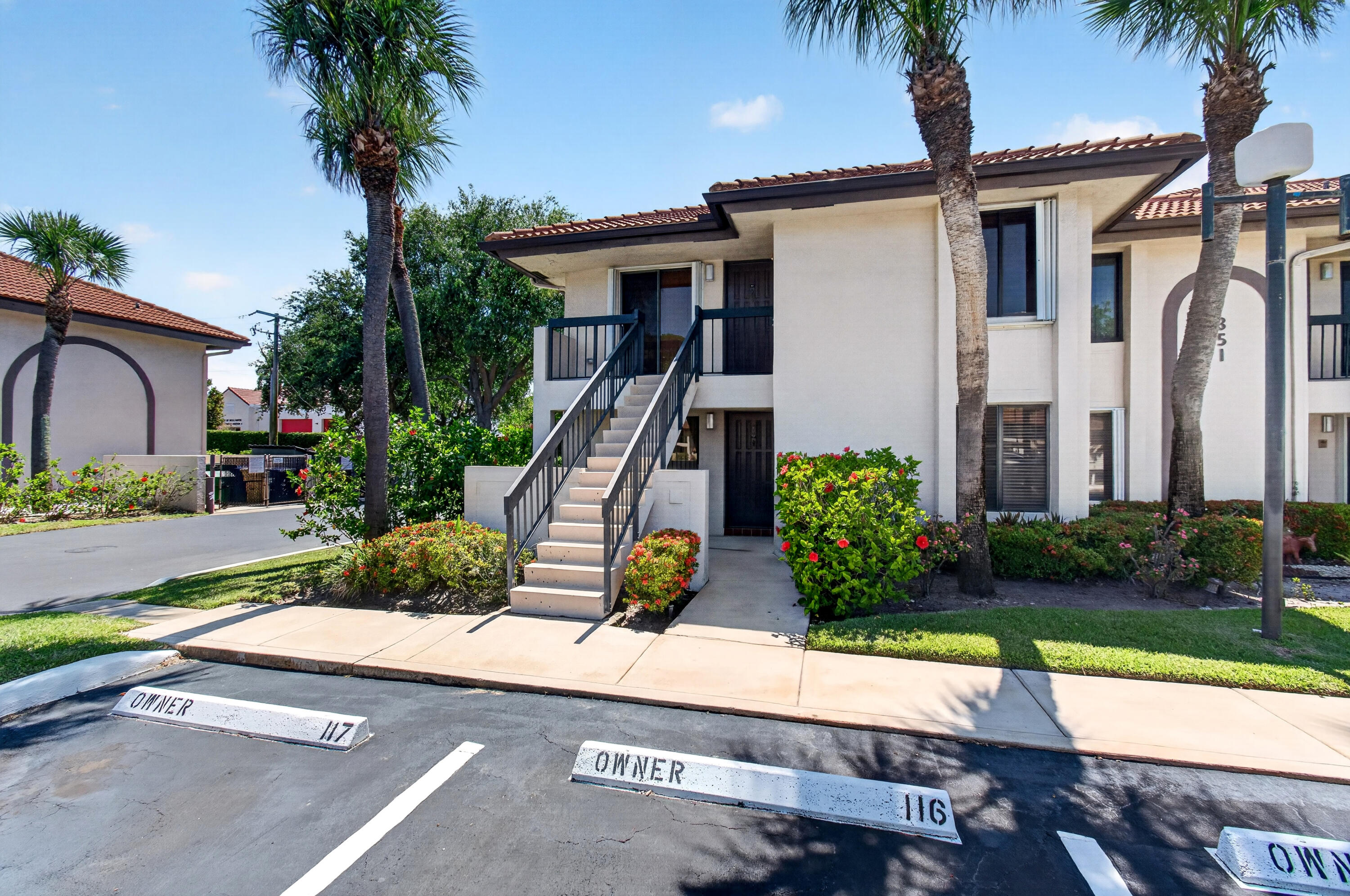 Foto de propiedad en 351 Club Circle 101, Boca Raton, FL 33487 Boca Raton con MLS# 