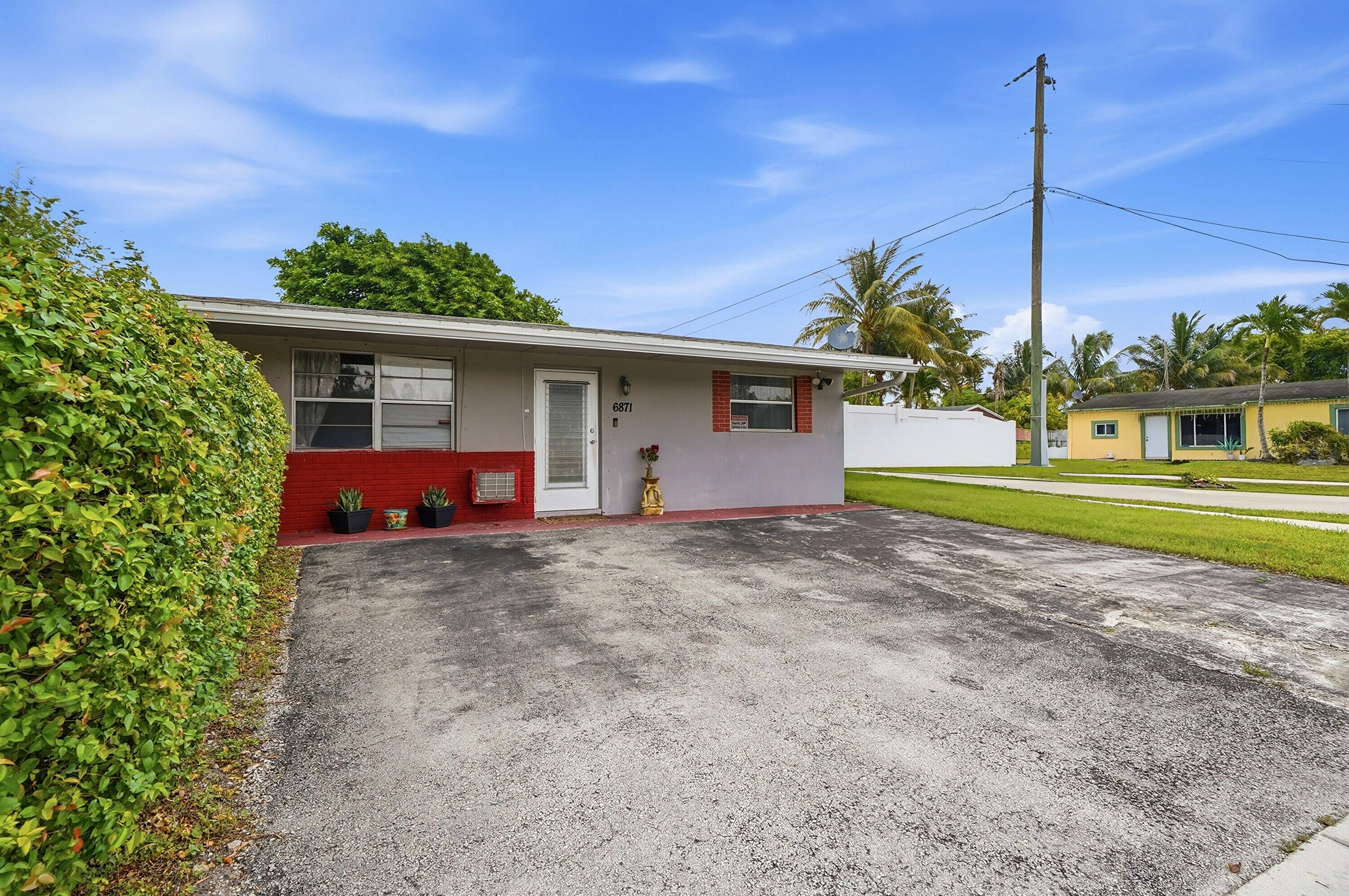 Foto de propiedad en 6871 SW 16th Court, North Lauderdale, FL 33068 North Lauderdale con MLS# 