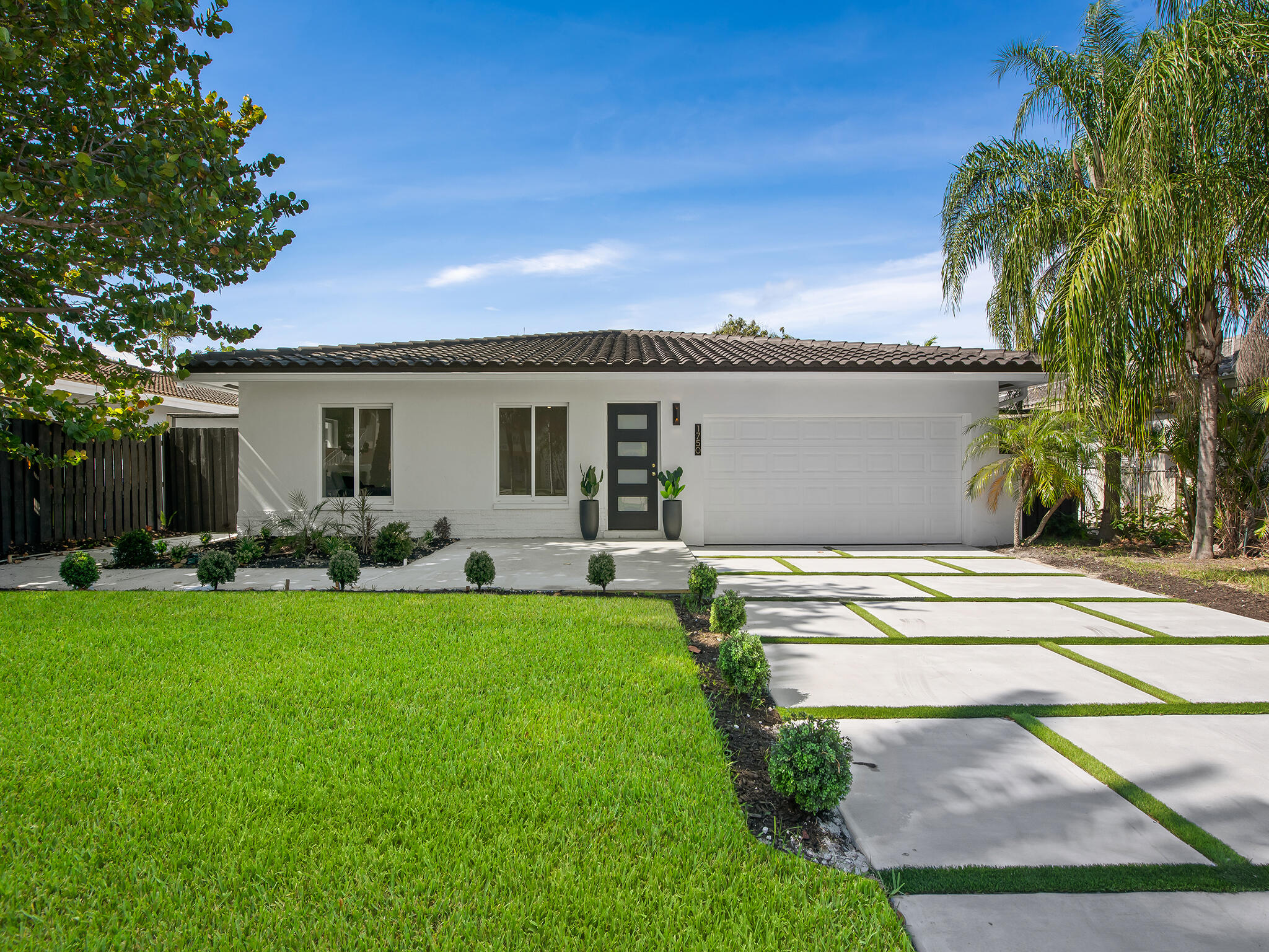 Foto de propiedad en 1750 NE 49th Street, Fort Lauderdale, FL 33334 Fort Lauderdale con MLS# 