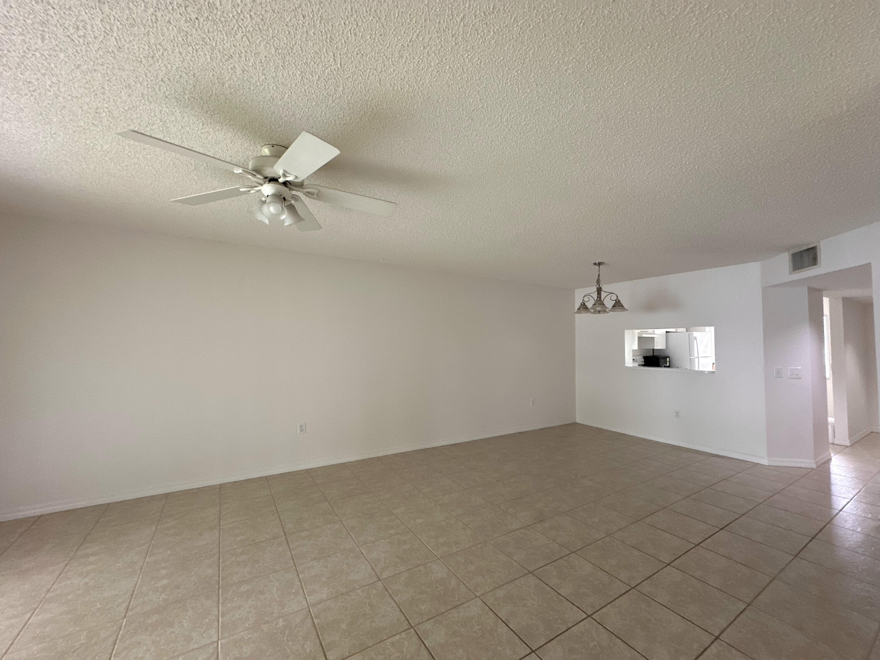 Foto de propiedad en 1400 SW 137 Avenue 107f, Pembroke Pines, FL 33027 Pembroke Pines con MLS# 