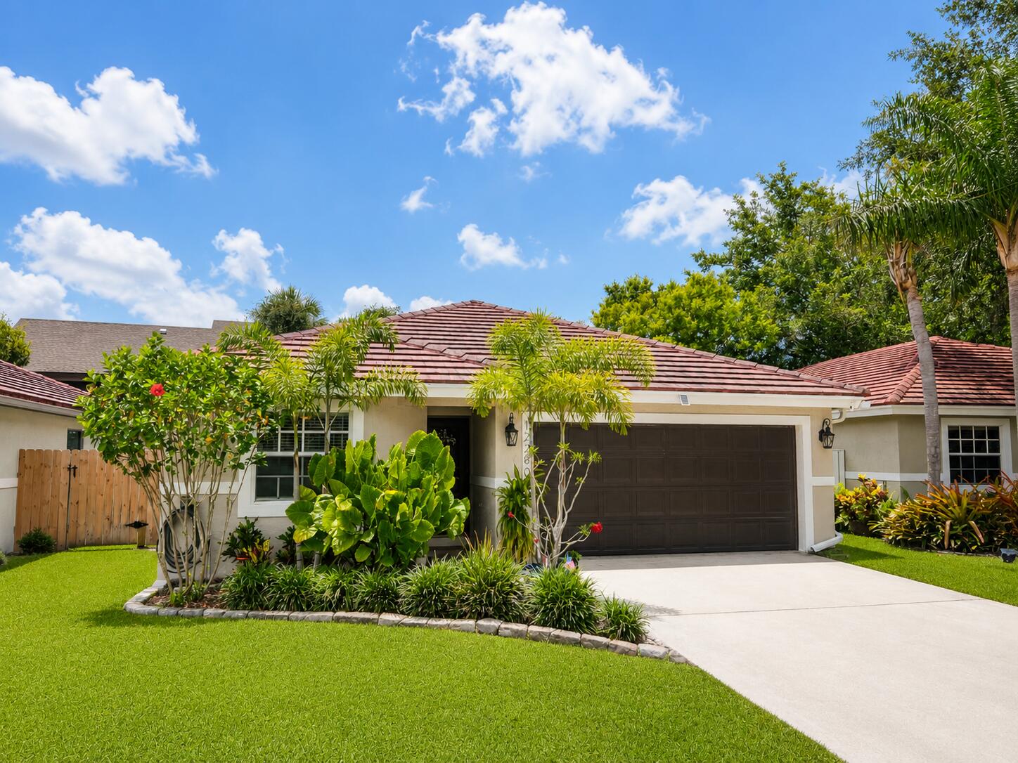 Foto de propiedad en 12280 Dartmoor Drive, Wellington, FL 33414 Wellington con MLS# 