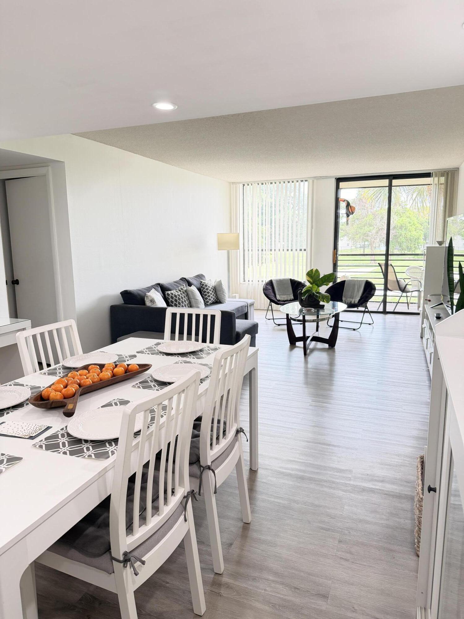 Foto de propiedad en 7950 W Mcnab Road 214, Tamarac, FL 33321 Tamarac con MLS# 
