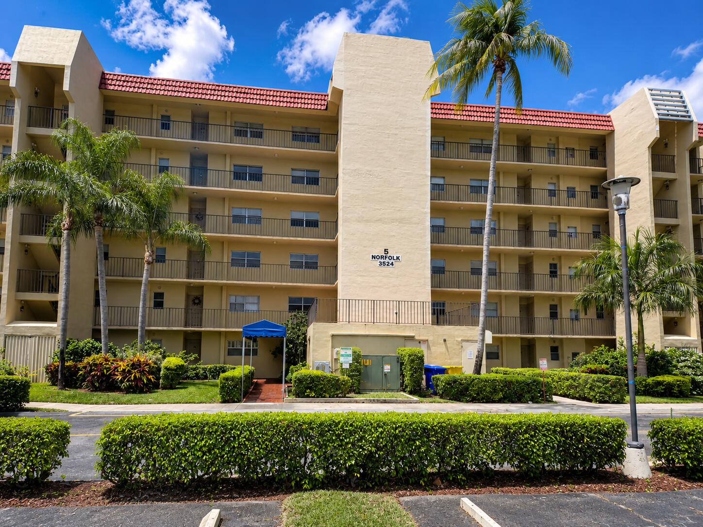 Foto de propiedad en 3524 Via Poinciana Apt 104, Lake Worth, FL 33467 Lake Worth con MLS# 