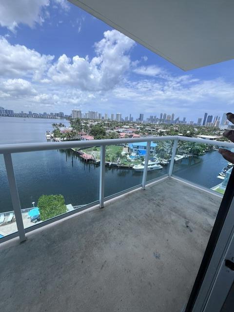 Foto de propiedad en 2841 NE 163rd Street 901, North Miami Beach, FL 33160 North Miami Beach con MLS# 