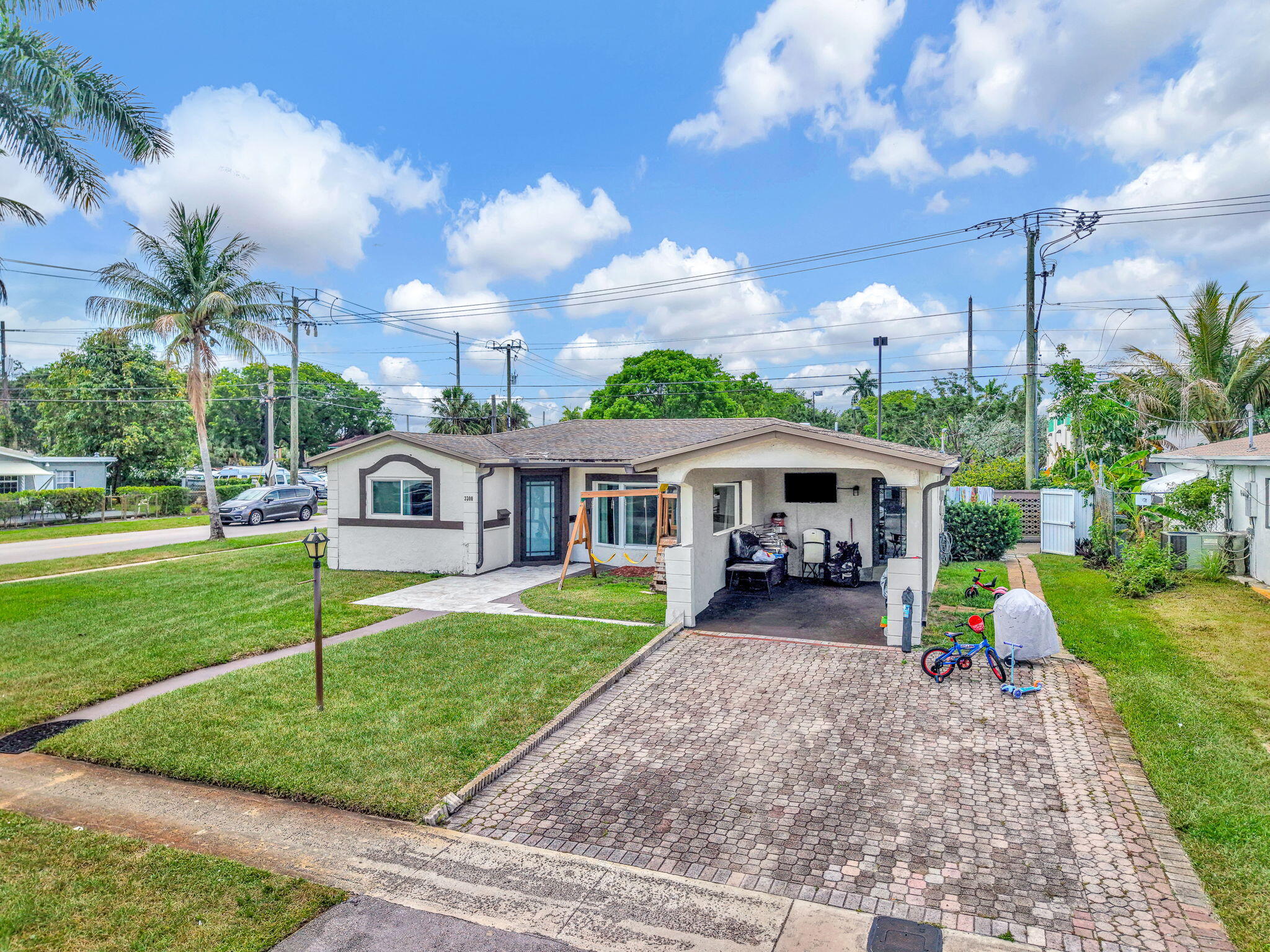 Foto de propiedad en 3300 NW 32nd Street, Lauderdale Lakes, FL 33309 Lauderdale Lakes con MLS# 