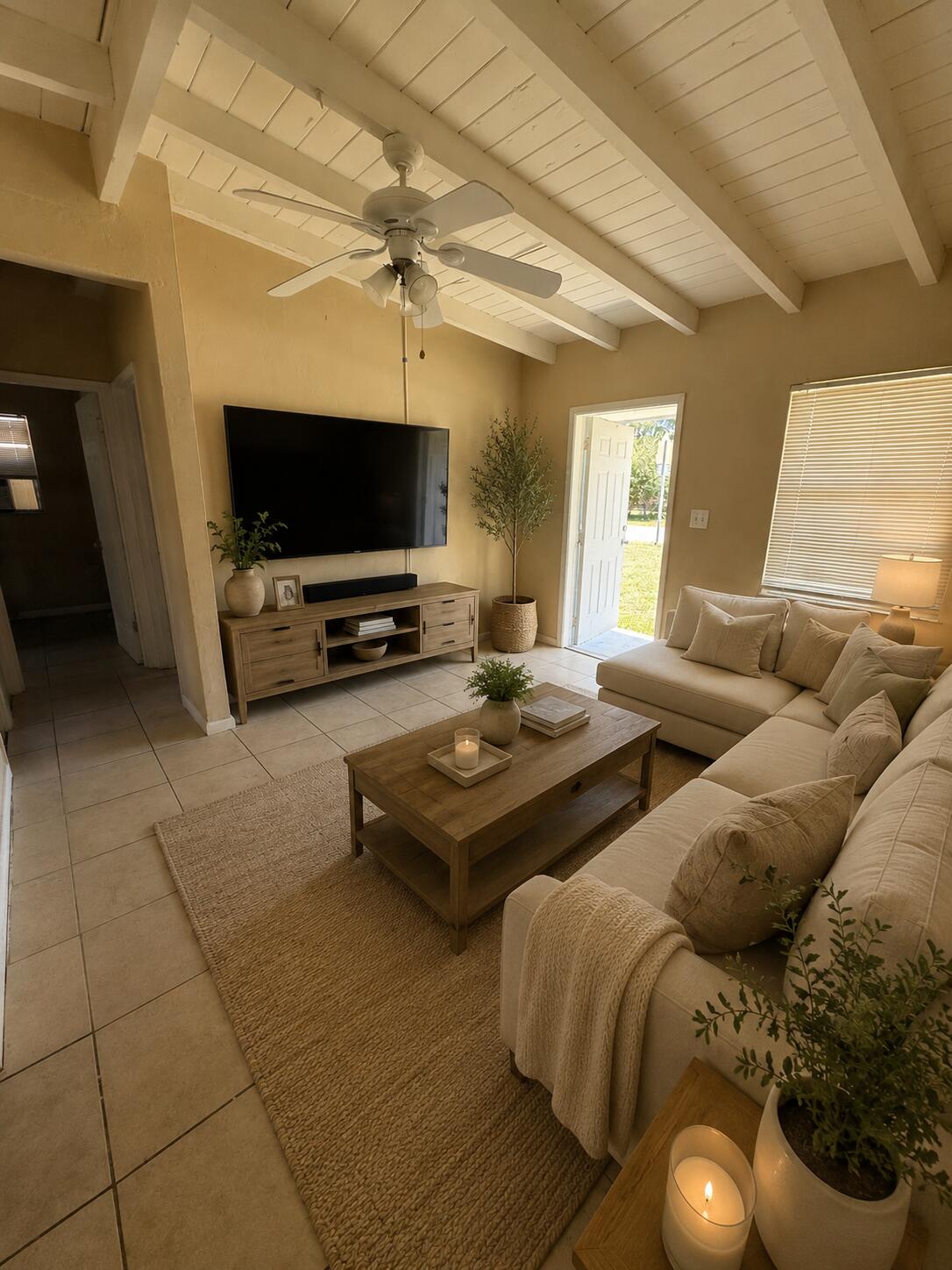 Foto de propiedad en 2349 NW 13th Court, Fort Lauderdale, FL 33311 Fort Lauderdale con MLS# 