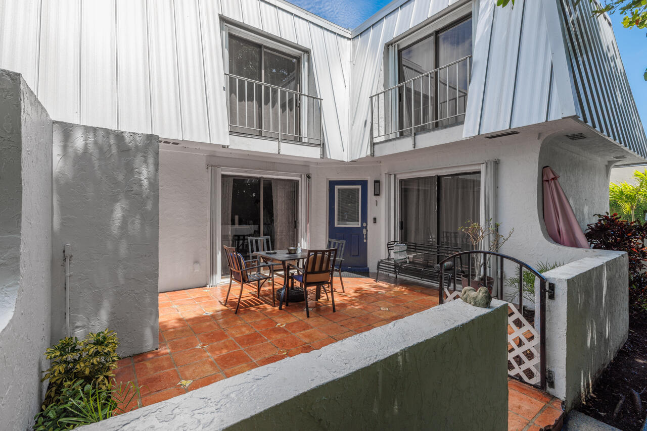 Foto de propiedad en 106 Linda Lane 1, Palm Beach Shores, FL 33404 Palm Beach Shores con MLS# 