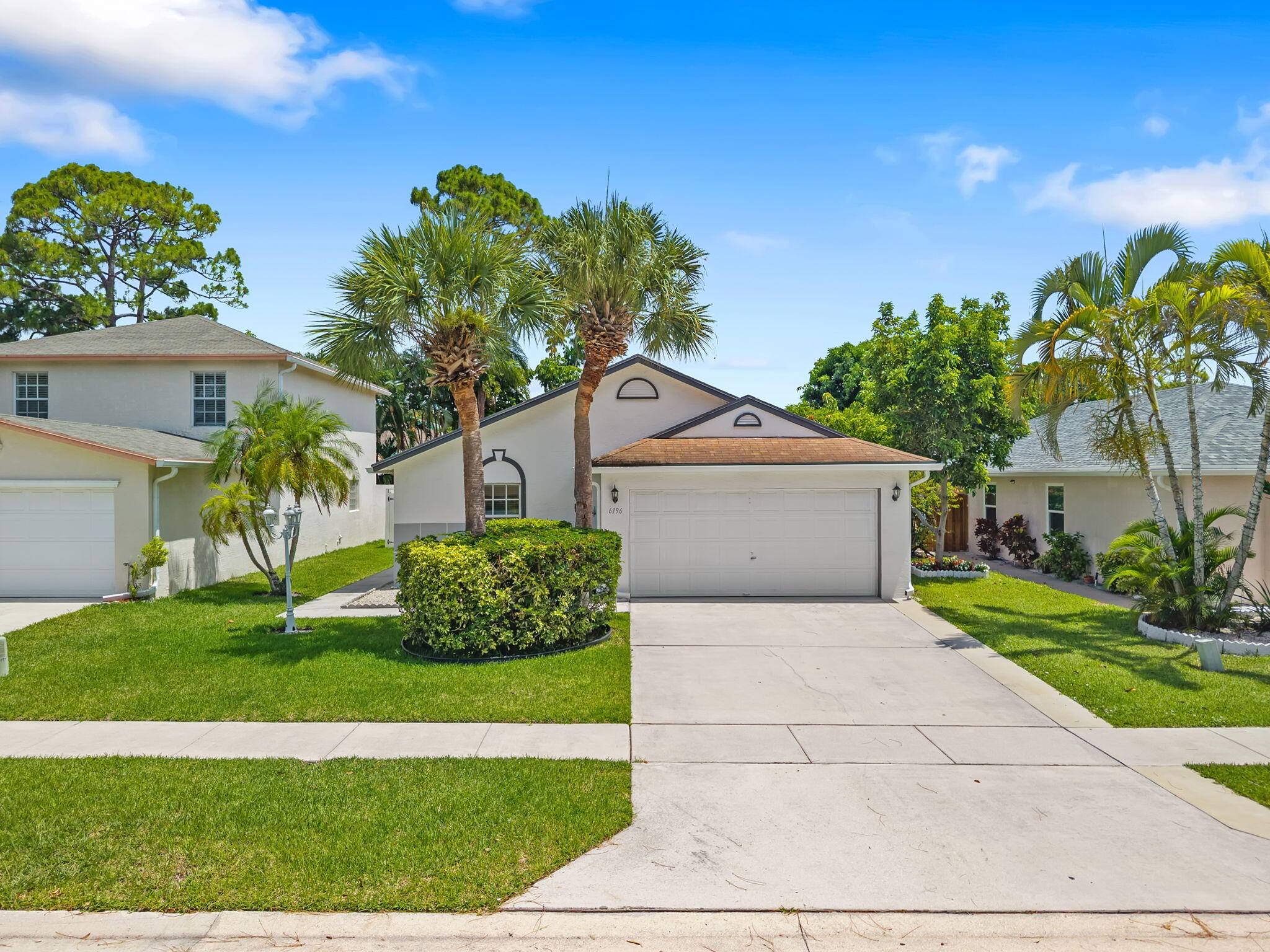 Foto de propiedad en 6196 Azalea Circle, West Palm Beach, FL 33415 West Palm Beach con MLS# 