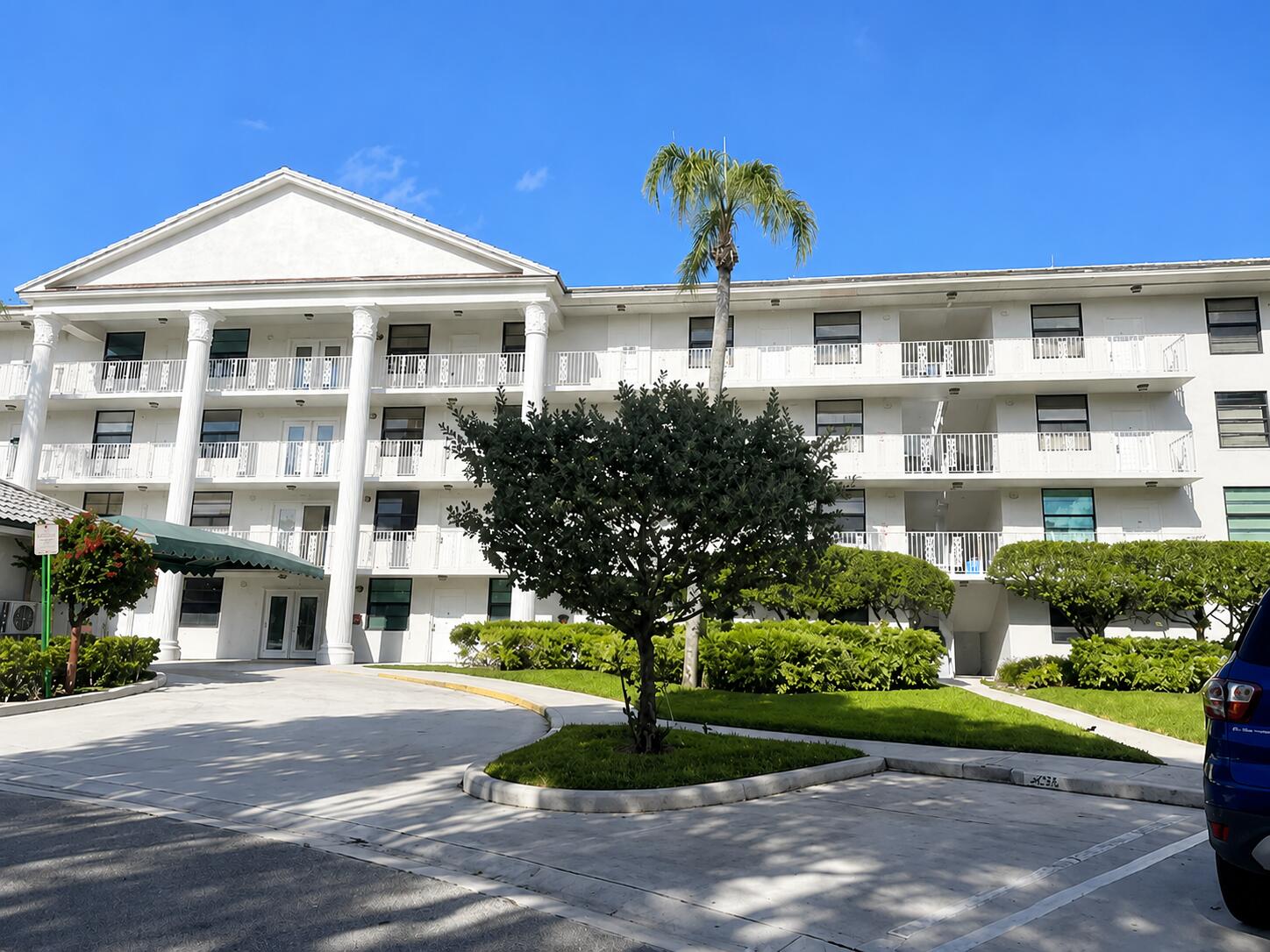Foto de propiedad en 3516 Whitehall Drive 105, West Palm Beach, FL 33401 West Palm Beach con MLS# 
