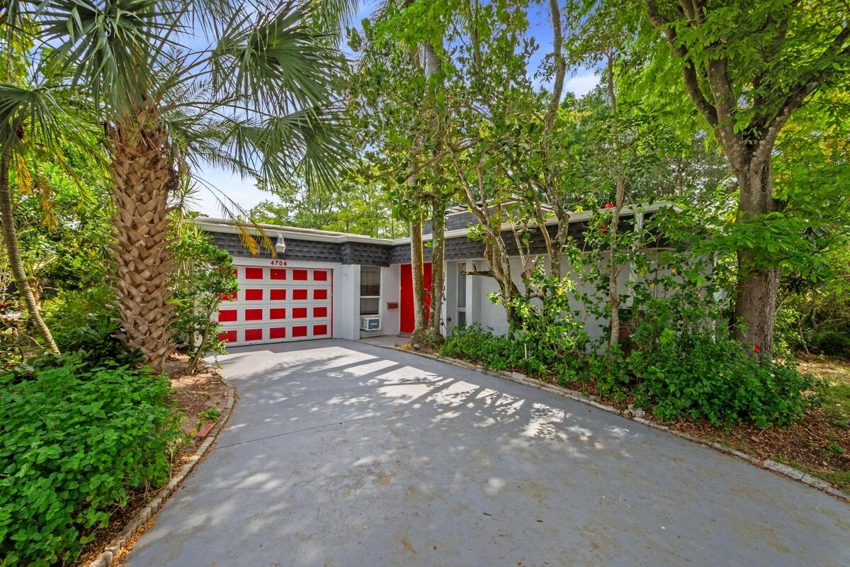Foto de propiedad en 4704 Queen Palm Lane, Tamarac, FL 33319 Tamarac con MLS# 