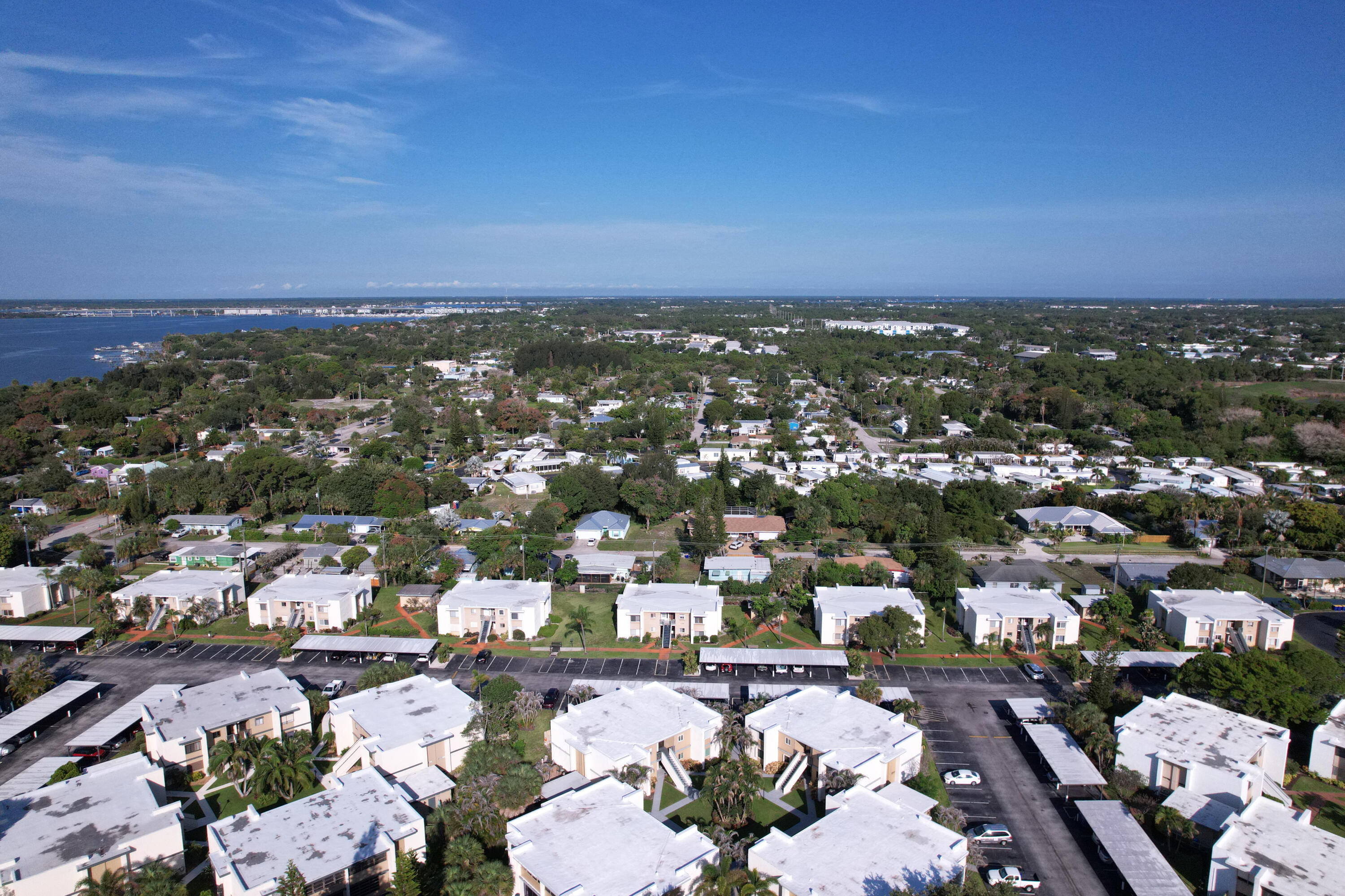 Foto de propiedad en 1310 NE 14th Court K17, Jensen Beach, FL 34957 Jensen Beach con MLS# 