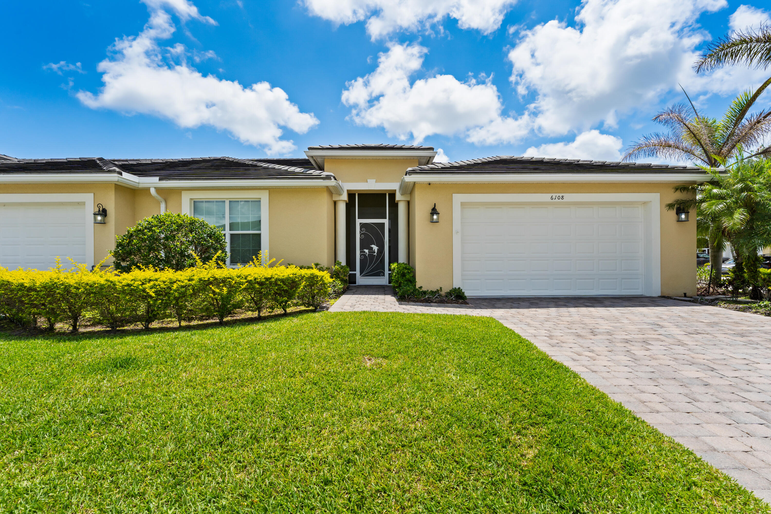 Foto de propiedad en 6108 NW Denmore Lane, Port St. Lucie, FL 34983 Port St. Lucie con MLS# 