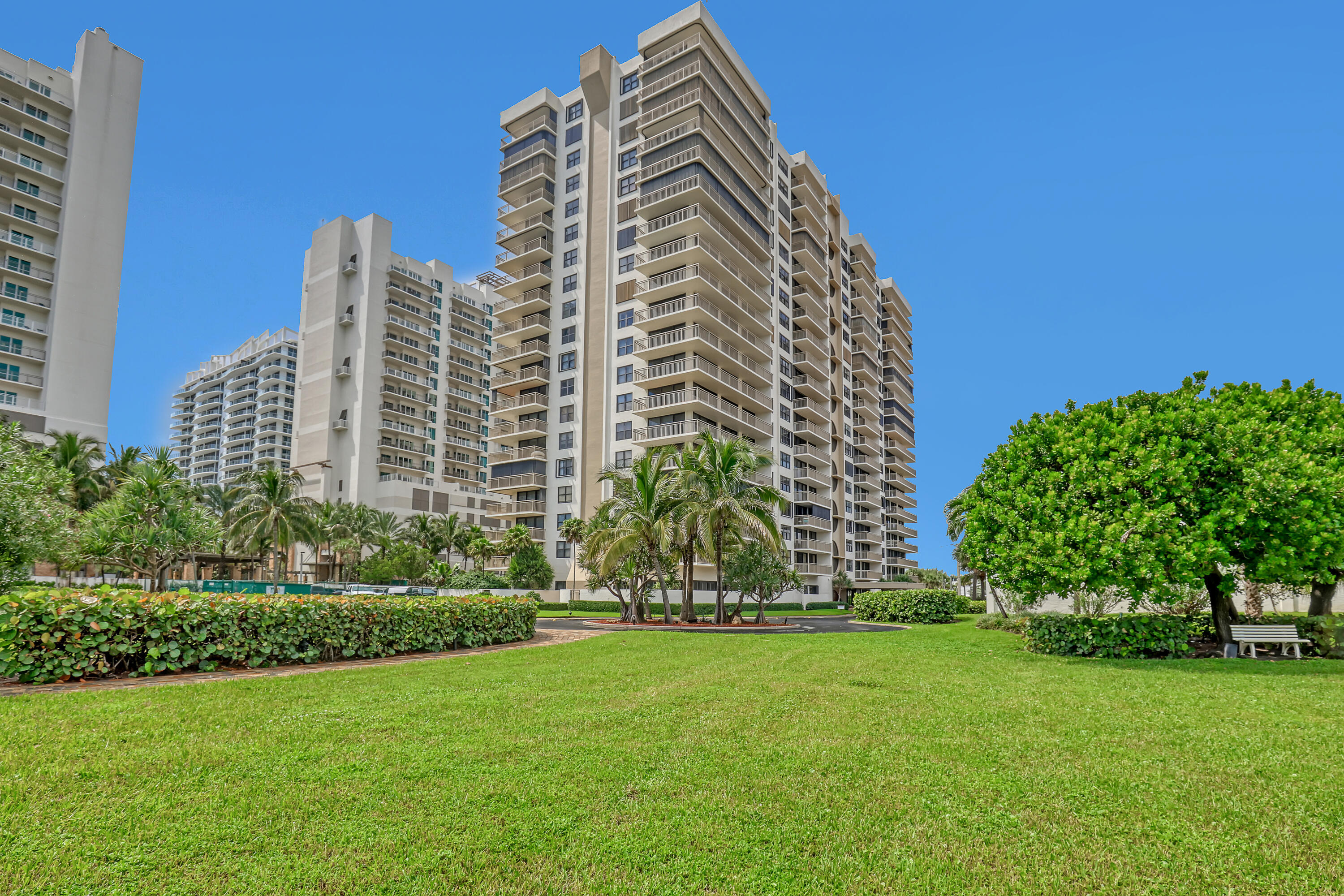 Foto de propiedad en 3400 N Ocean Drive 101, Singer Island, FL 33404 Singer Island con MLS# 