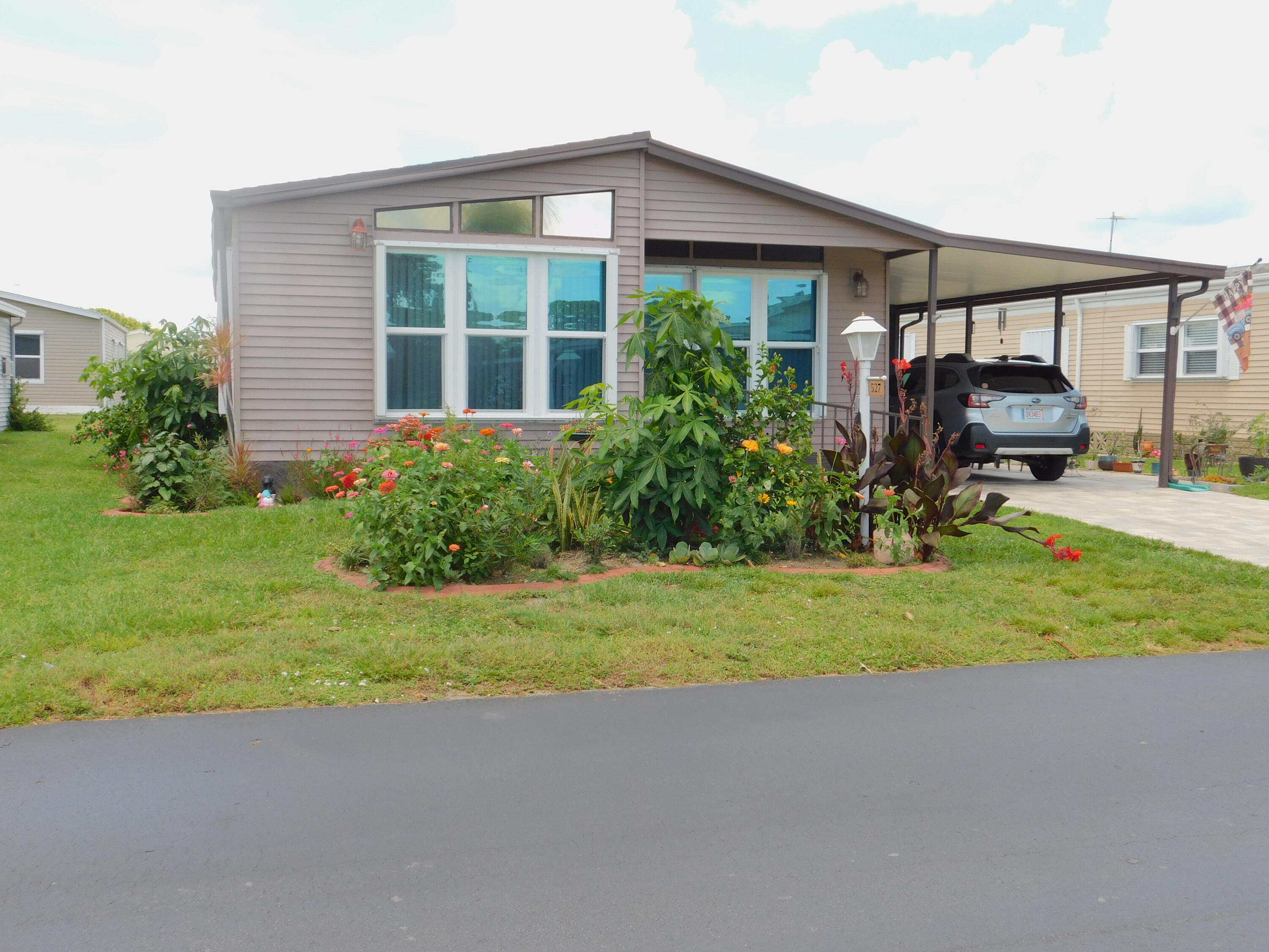 Foto de propiedad en 527 Tropical Isles Circle F-30, Fort Pierce, FL 34982 Fort Pierce con MLS# 