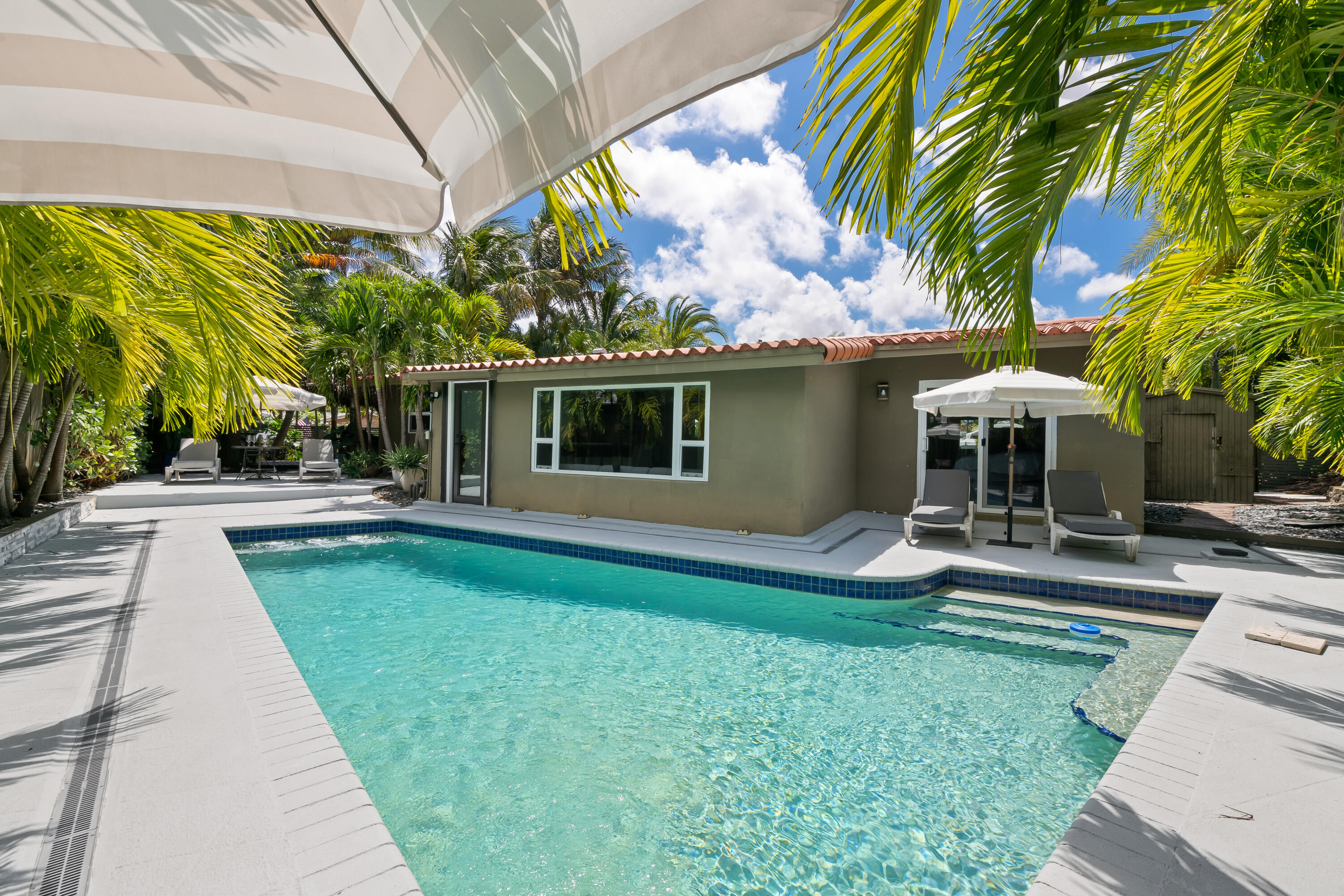 Foto de propiedad en 5210 NE 17th Terrace, Fort Lauderdale, FL 33334 Fort Lauderdale con MLS# 
