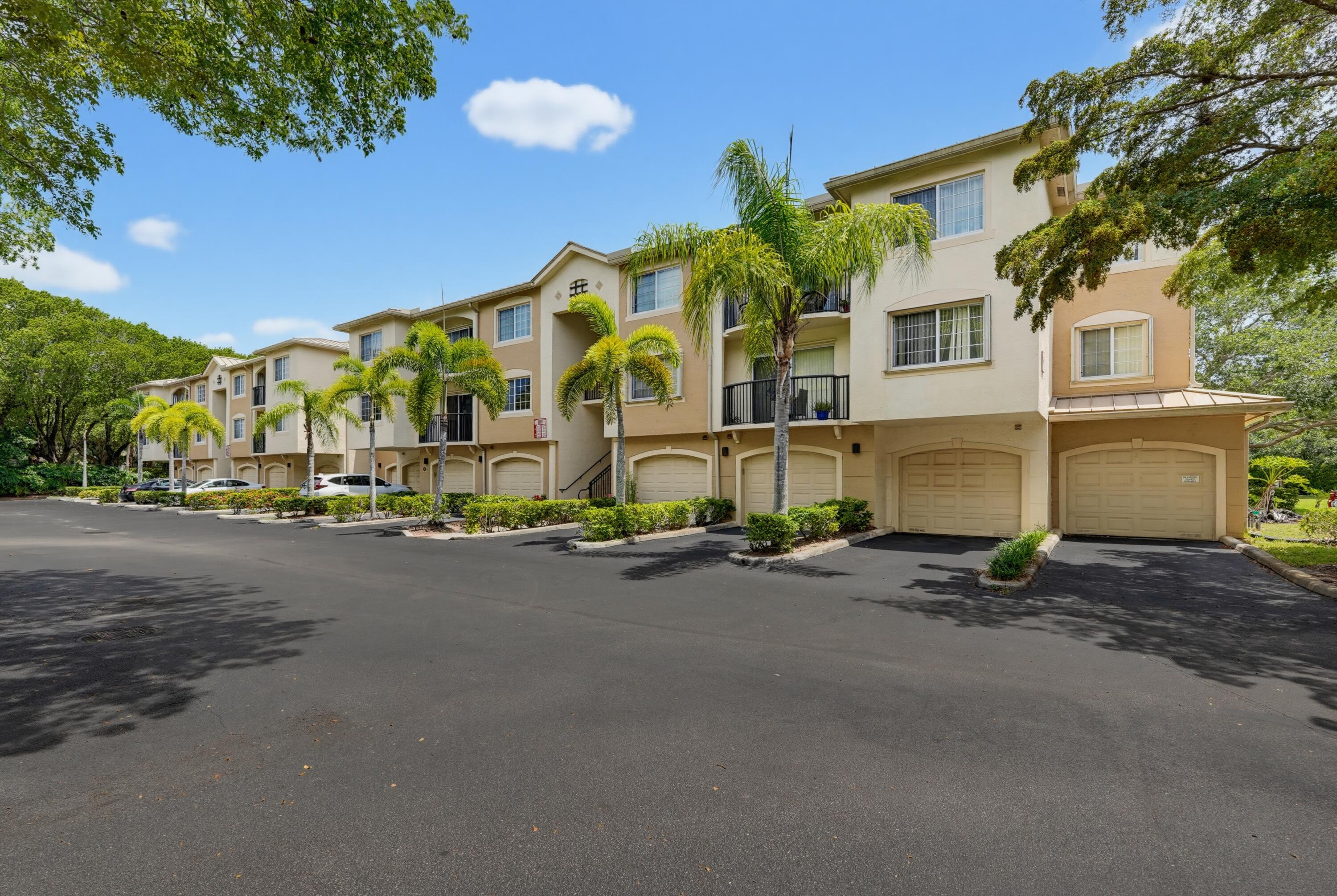 Foto de propiedad en 400 N Crestwood Ct Court N 417, Royal Palm Beach, FL 33411 Royal Palm Beach con MLS# 