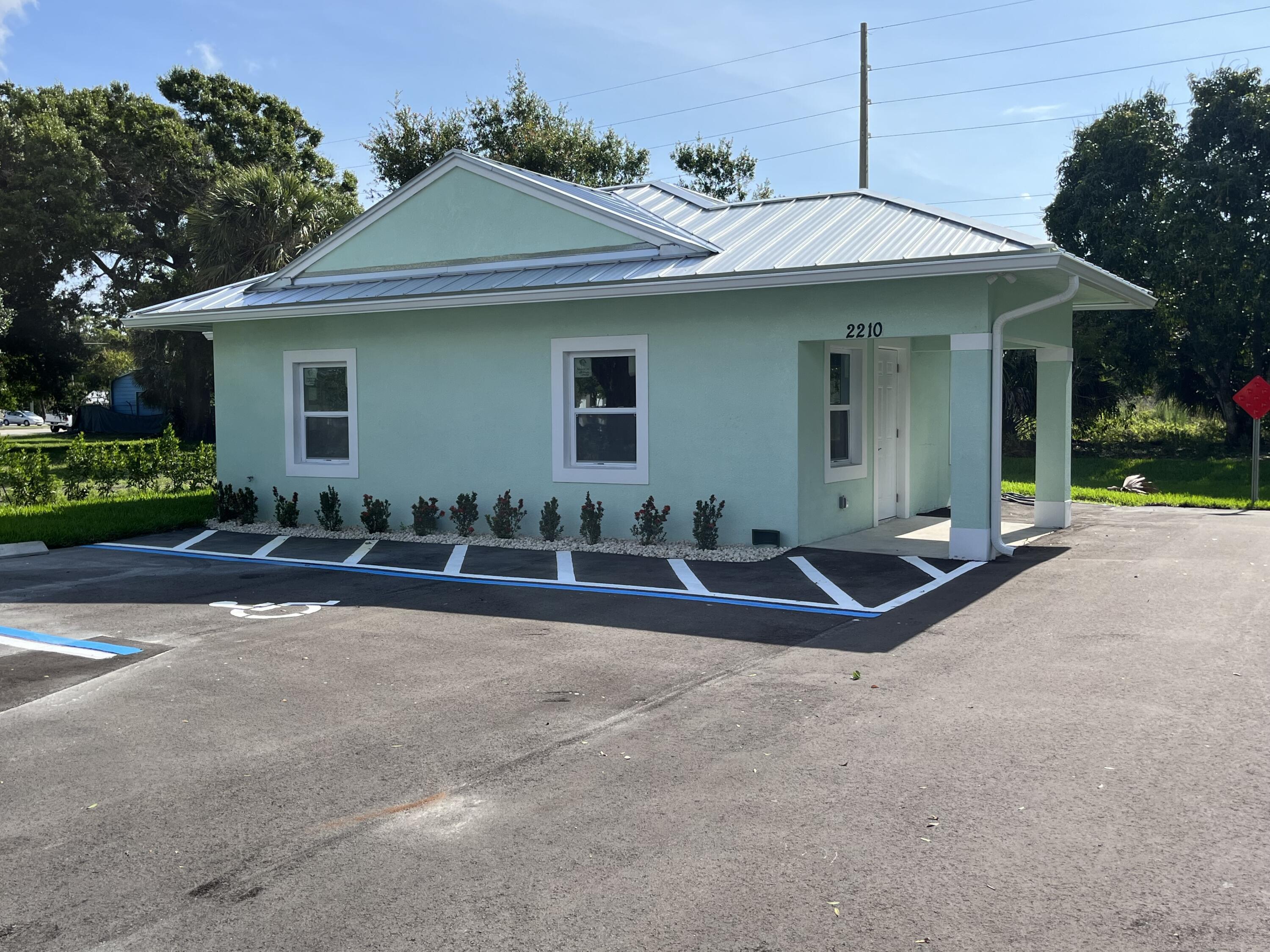 Foto de propiedad en 2210 S 40th Street, Fort Pierce, FL 34947 Fort Pierce con MLS# 