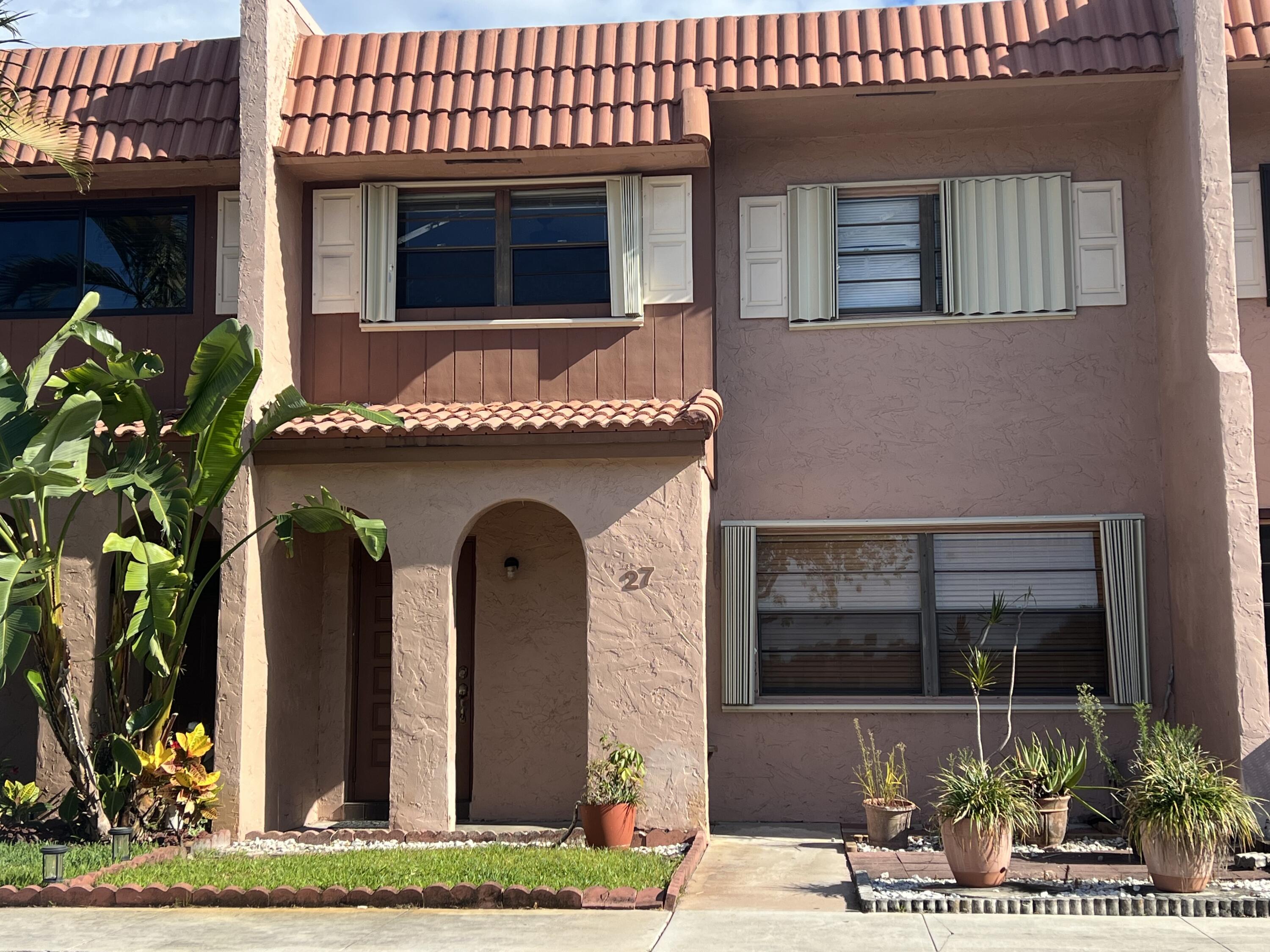 Foto de propiedad en 27 Matador Lane 6-20, Davie, FL 33324 Davie con MLS# 