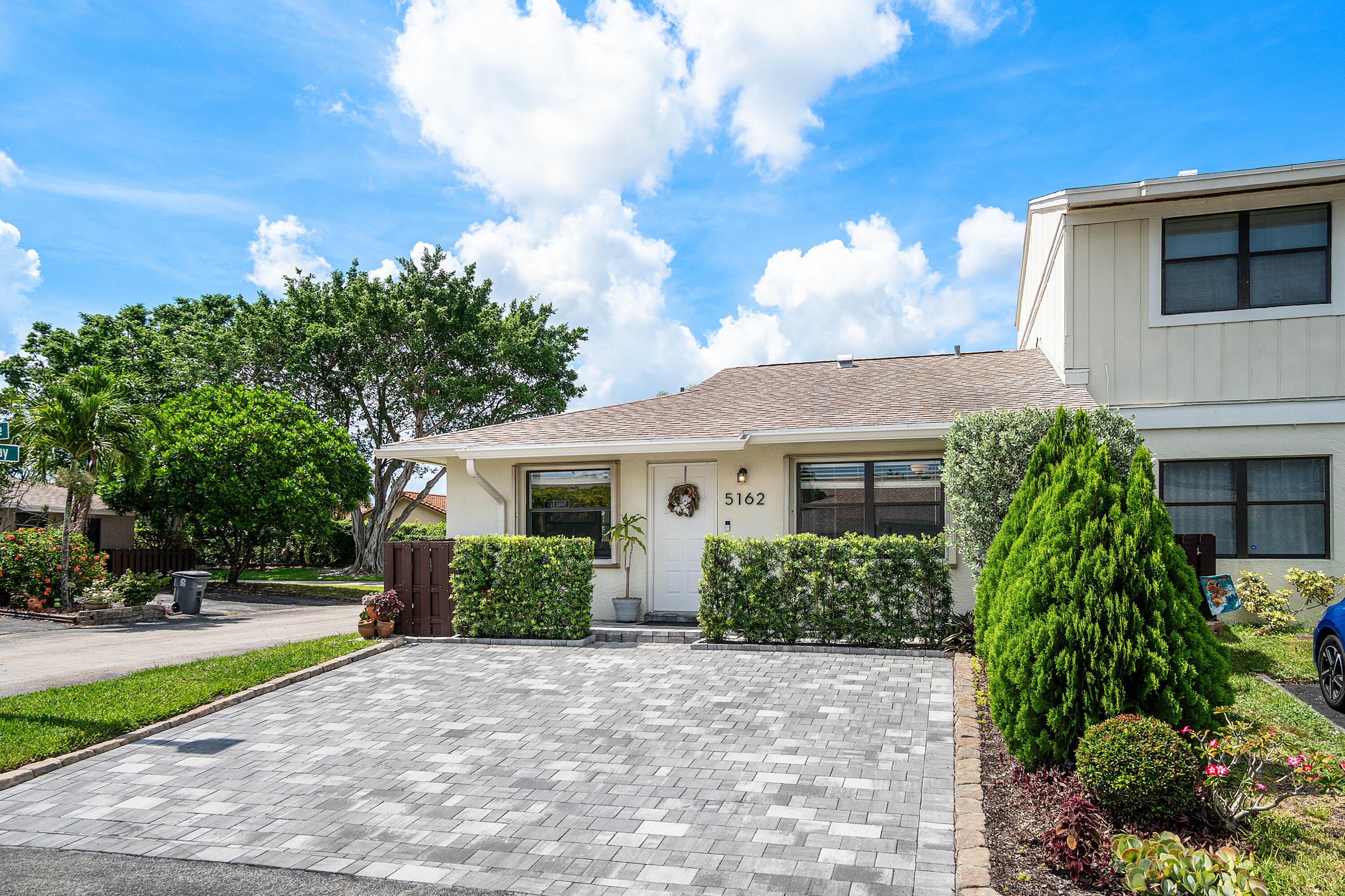 Foto de propiedad en 5162 Tennis Lane, Delray Beach, FL 33484 Delray Beach con MLS# 