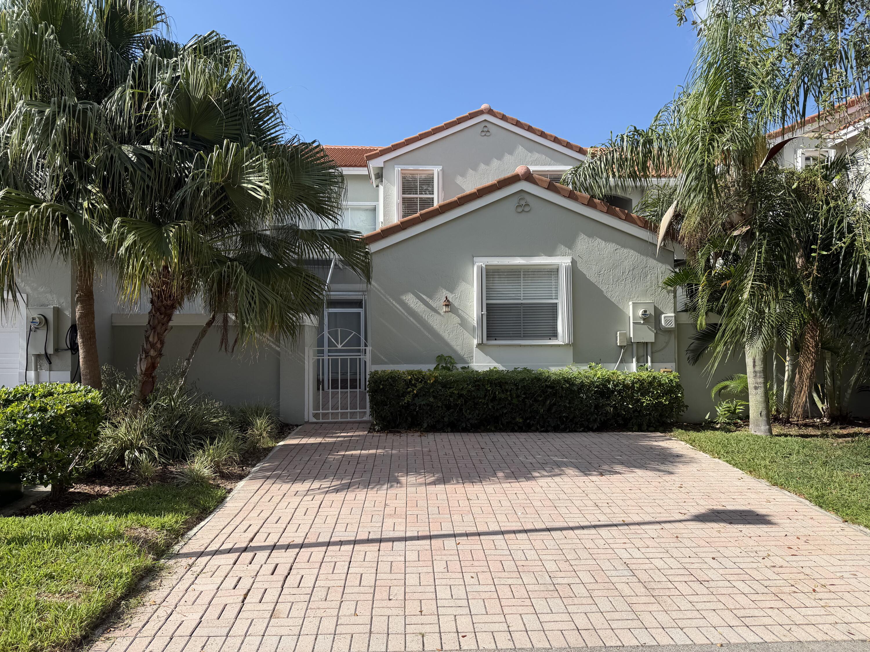Foto de propiedad en 940 Doveplum Court, Hollywood, FL 33019 Hollywood con MLS# 