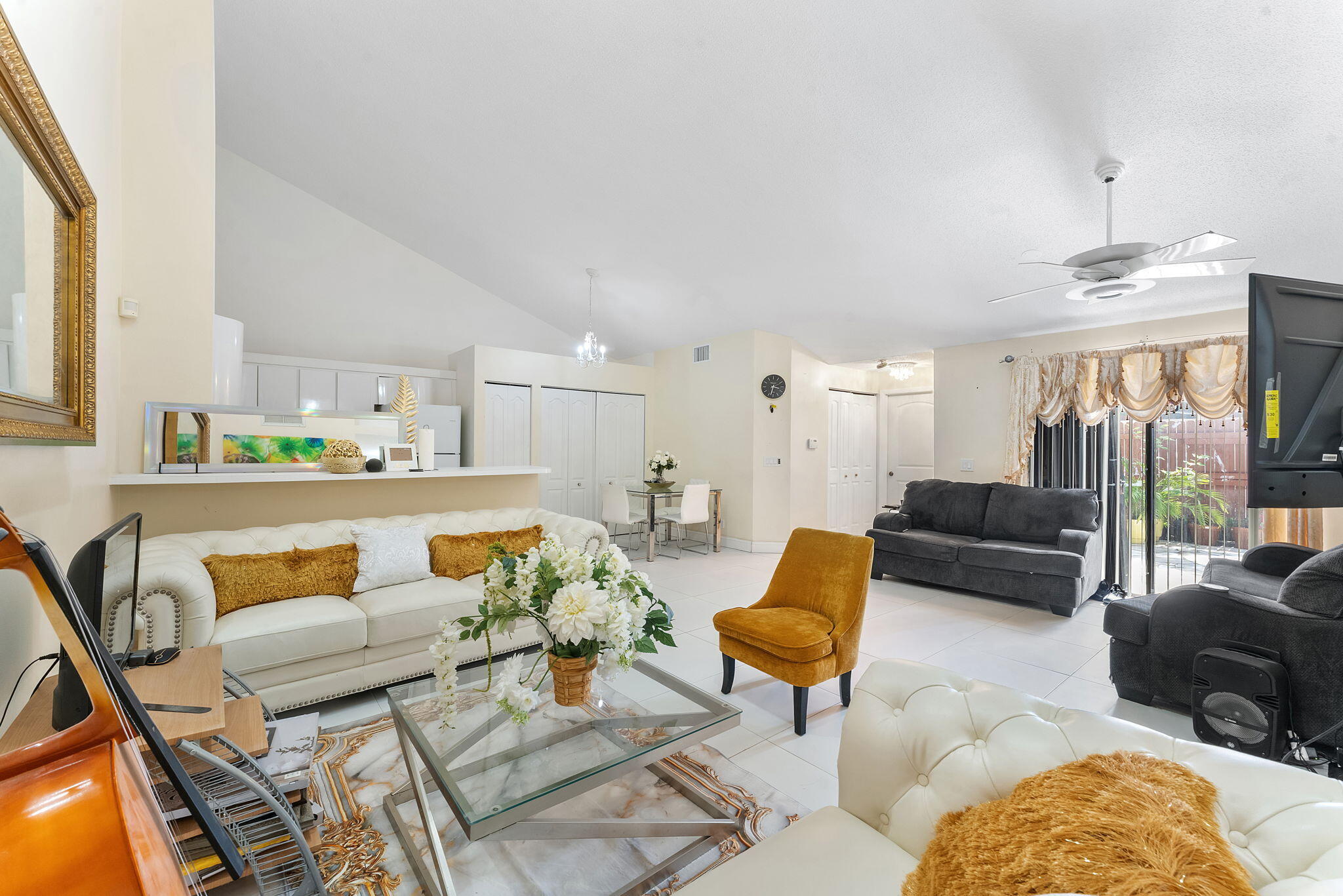 Foto de propiedad en 4353 Woodstock Drive A, West Palm Beach, FL 33409 West Palm Beach con MLS# 