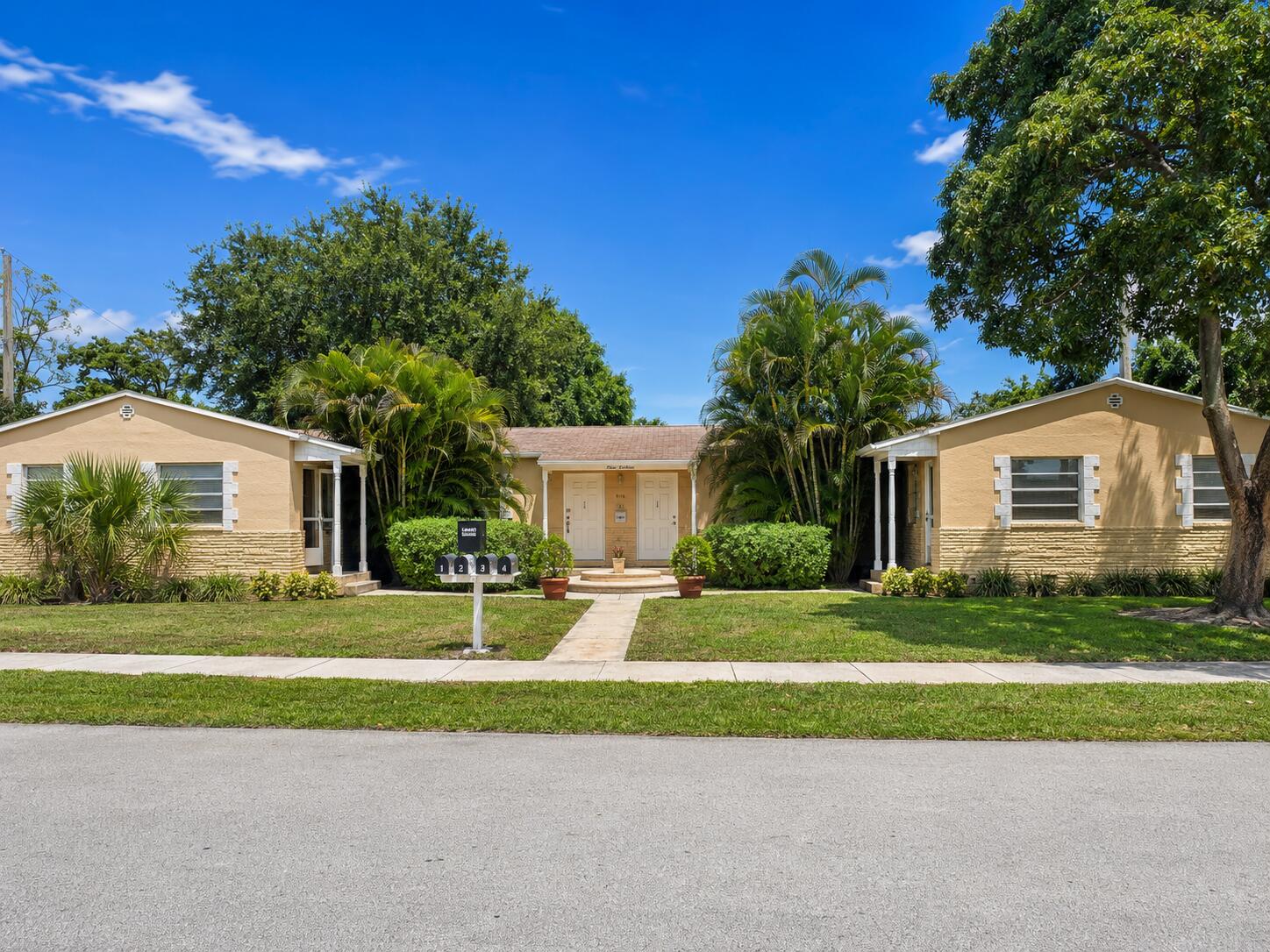 Foto de propiedad en 916 SW 8th Avenue 1-4, Fort Lauderdale, FL 33315 Fort Lauderdale con MLS# 