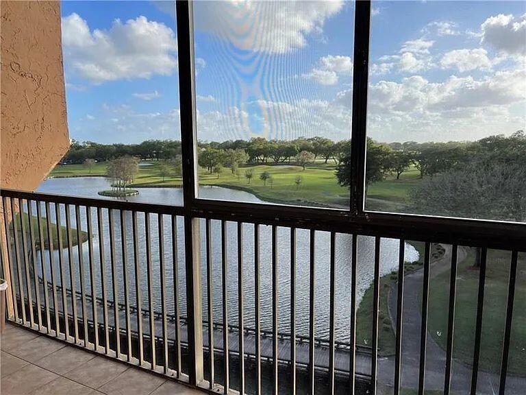 Foto de propiedad en 3001 W Rolling Hills 608, Davie, FL 33328 Davie con MLS# 
