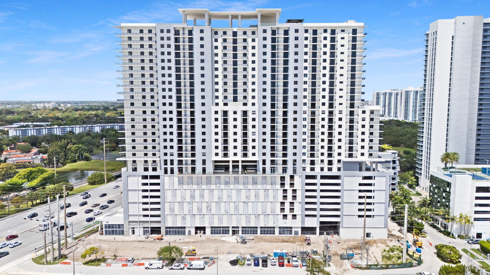 Foto de propiedad en 16375 Biscayne Boulevard, North Miami Beach, FL 33160 North Miami Beach con MLS# 