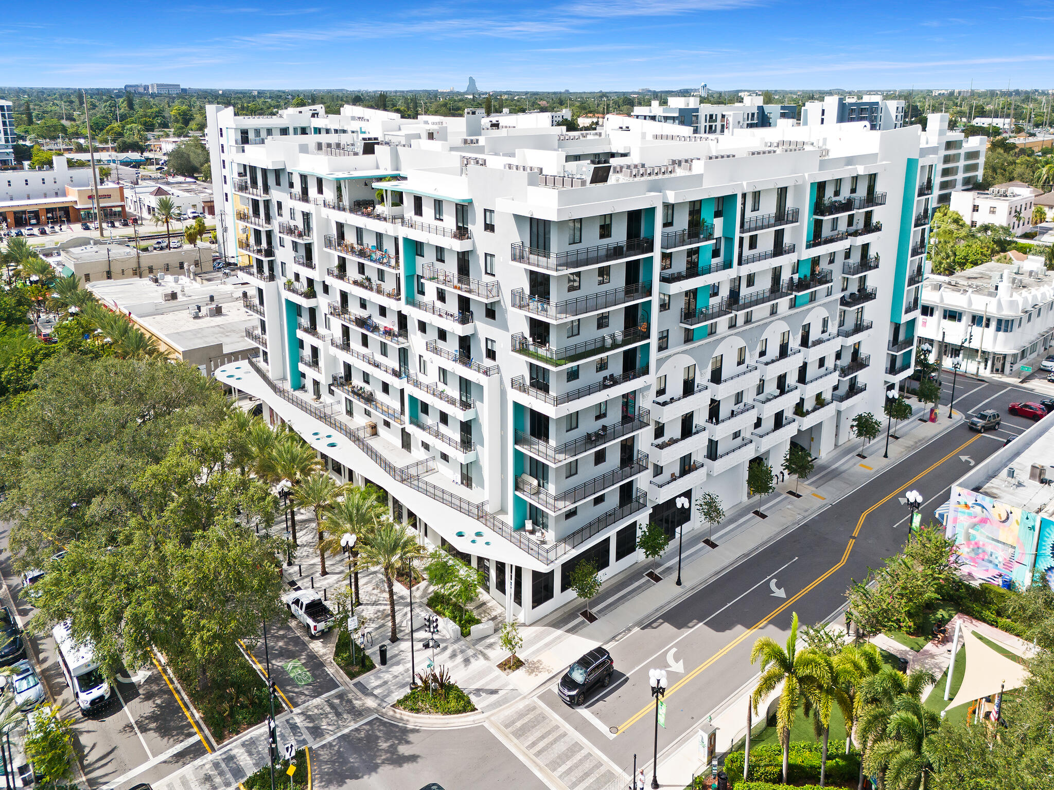Foto de propiedad en 2001 Hollywood Boulevard, Hollywood, FL 33020 Hollywood con MLS# 