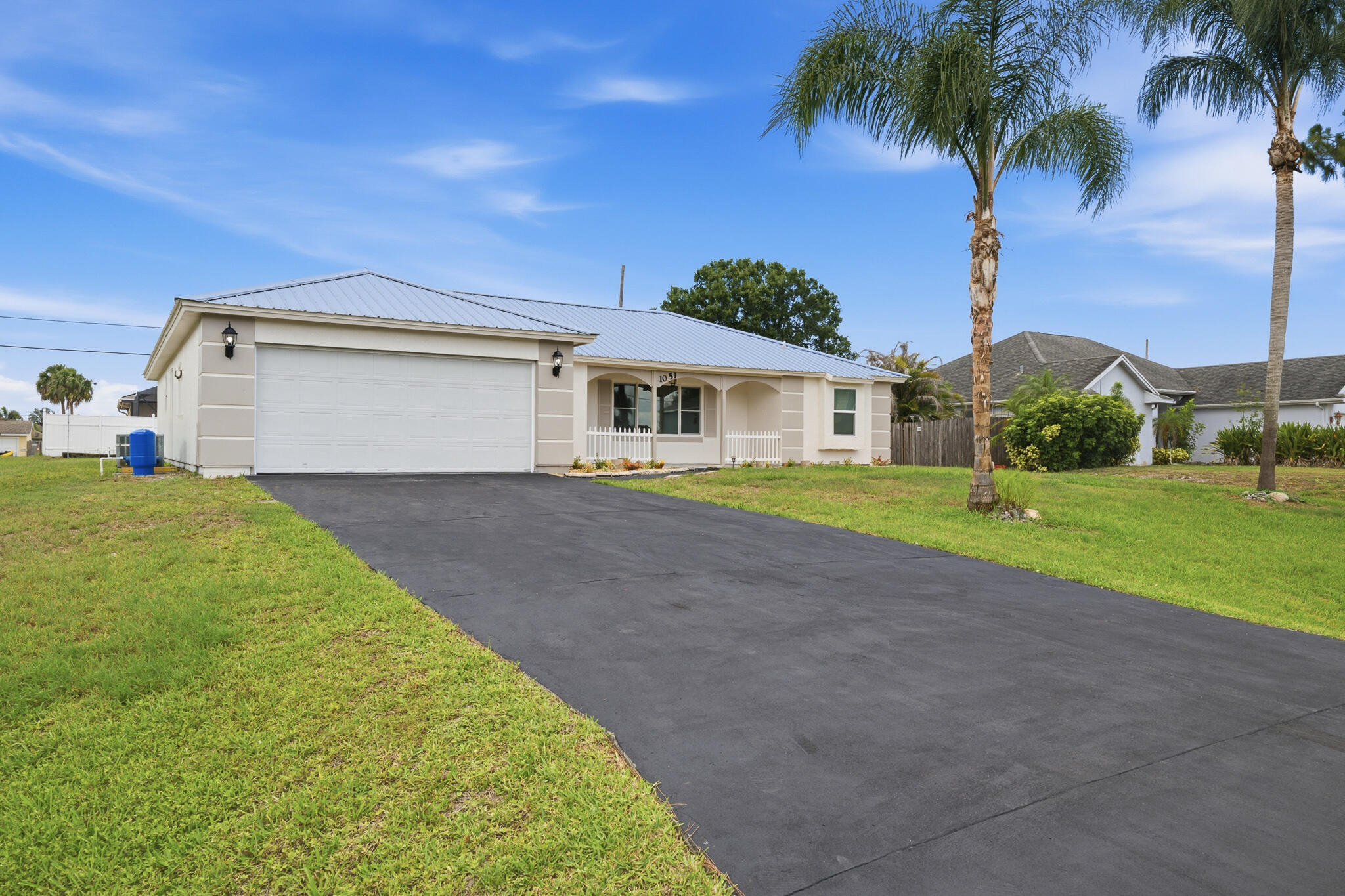 Foto de propiedad en 1051 SW Dubois Avenue, Port St. Lucie, FL 34953 Port St. Lucie con MLS# 