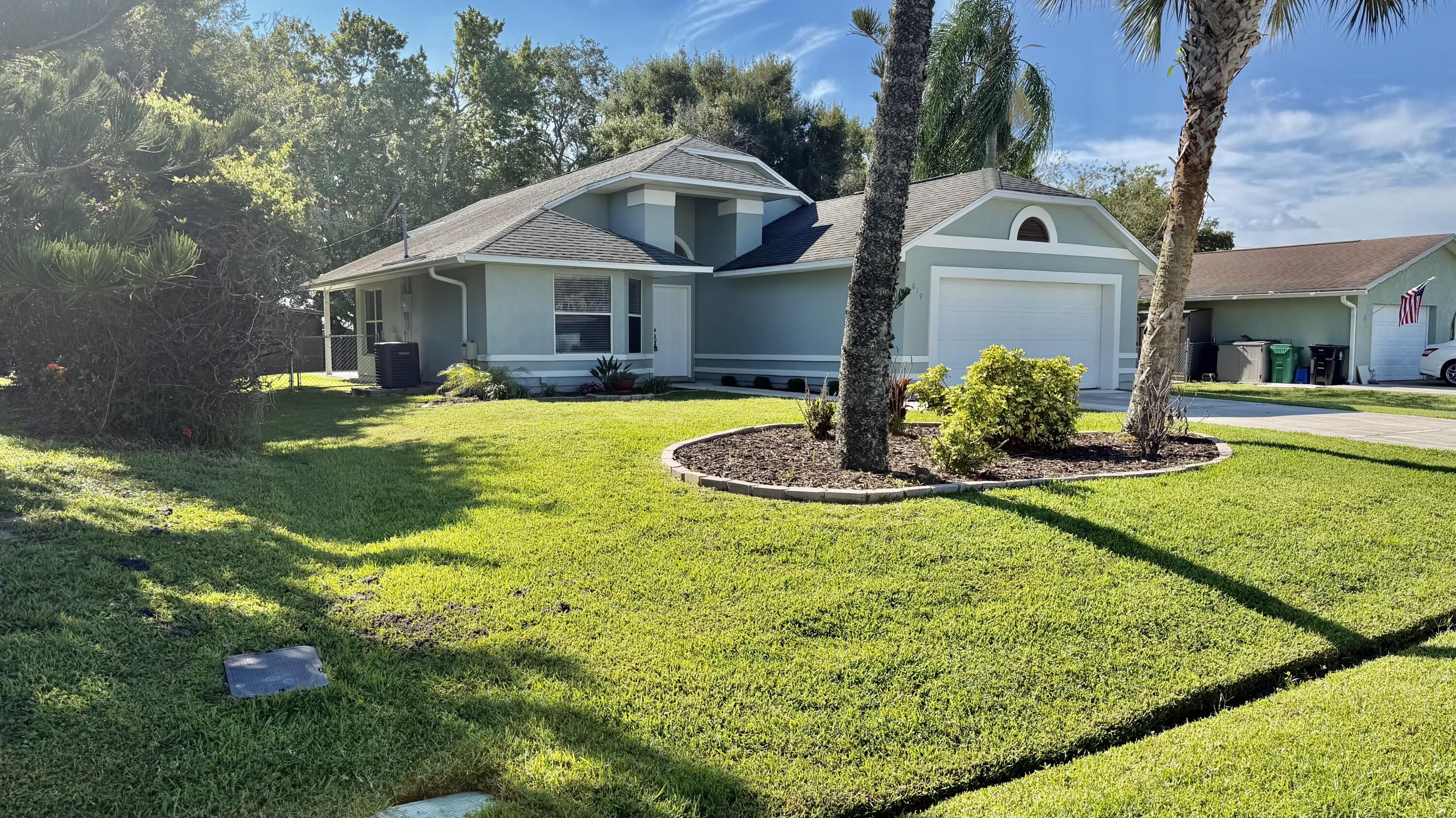 Foto de propiedad en 619 SE Forgal Street, Port St. Lucie, FL 34983 Port St. Lucie con MLS# 