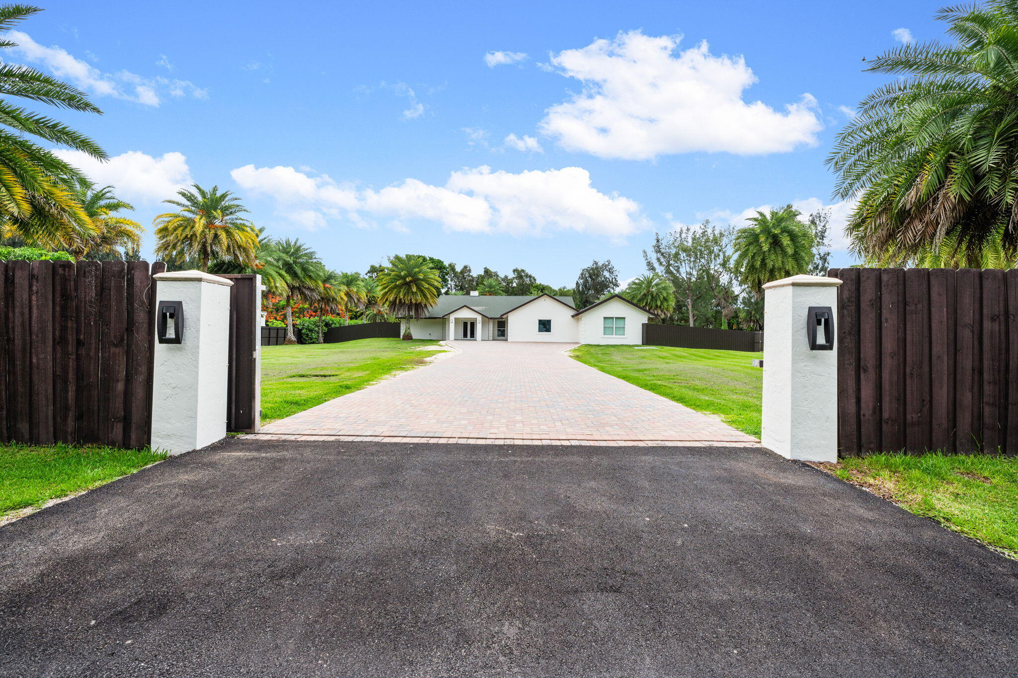 Foto de propiedad en 5700 SW 196th Lane, Southwest Ranches, FL 33332 Southwest Ranches con MLS# 