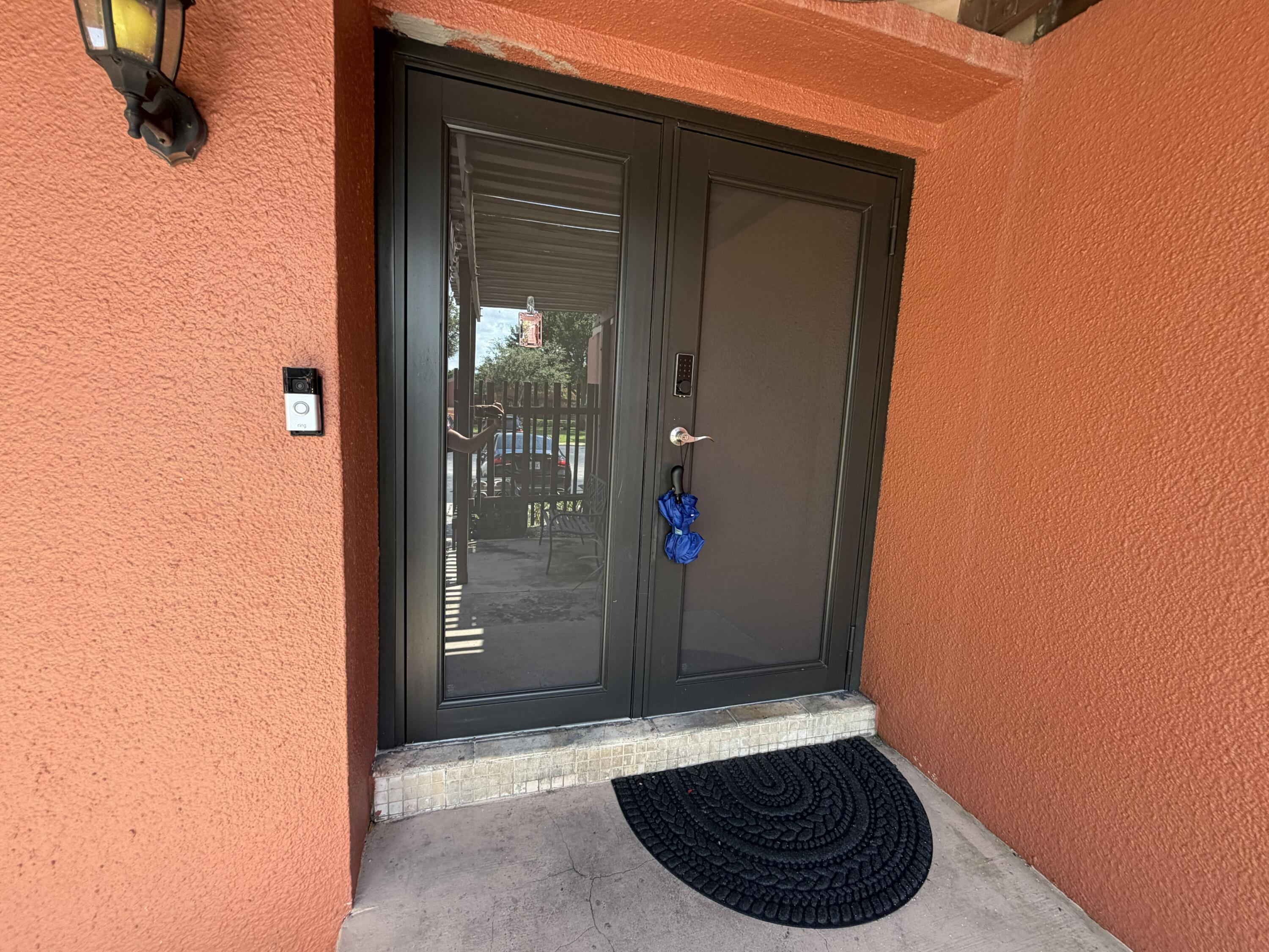 Foto de propiedad en 10267 GREENHOUSE Road L-3 C, Pembroke Pines, FL 33026 Pembroke Pines con MLS# 