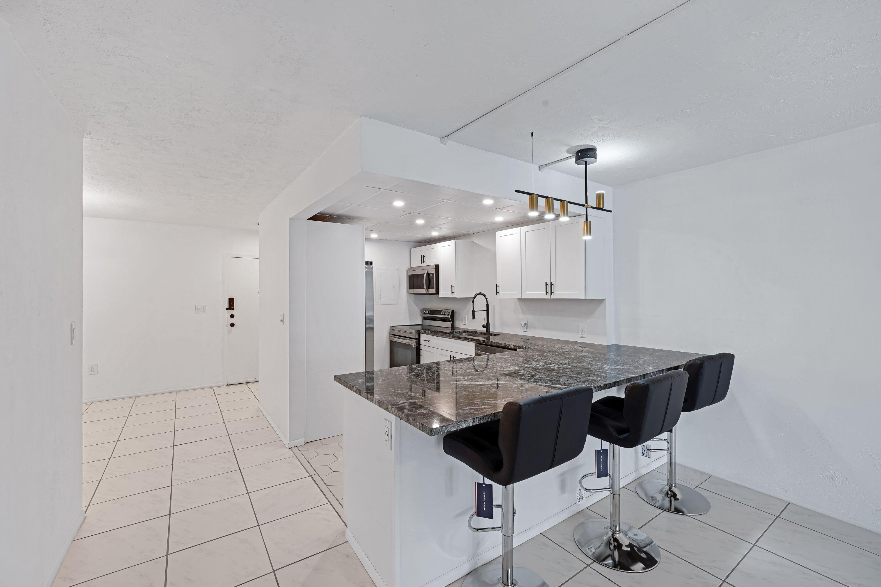 Foto de propiedad en 7100 NW 17th Street 220, Plantation, FL 33313 Plantation con MLS# 