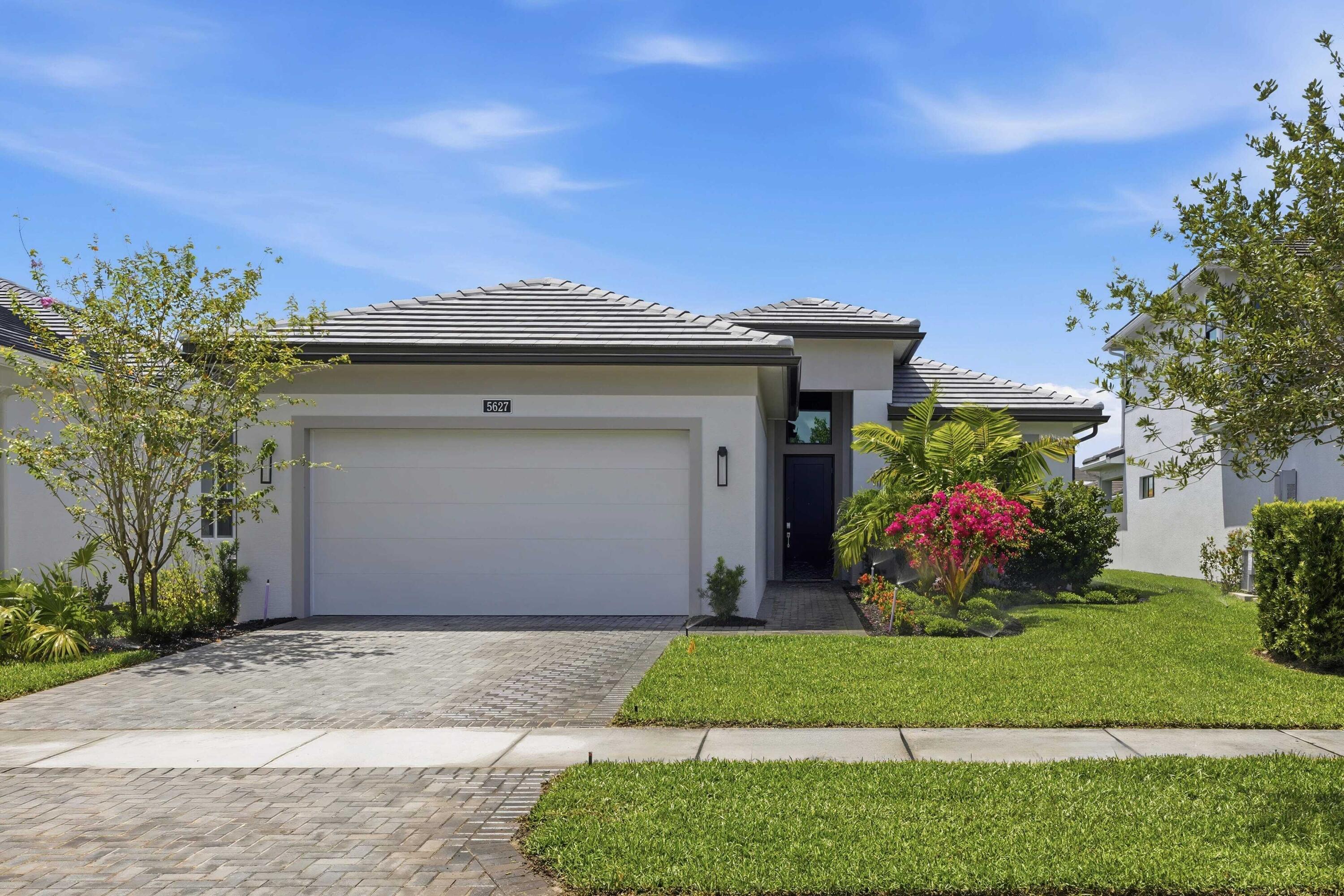 Foto de propiedad en 5627 Saint Armands Way, Westlake, FL 33470 Westlake con MLS# 