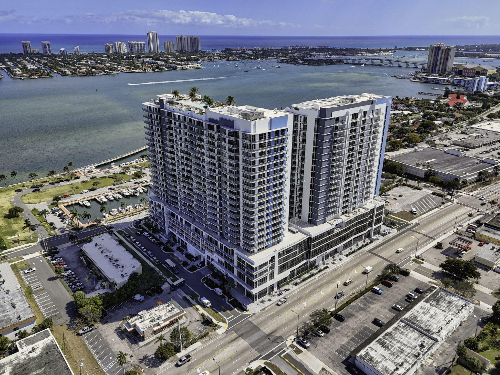 Foto de propiedad en 220 Lake Shore Drive 617, Lake Park, FL 33403 Lake Park con MLS# 