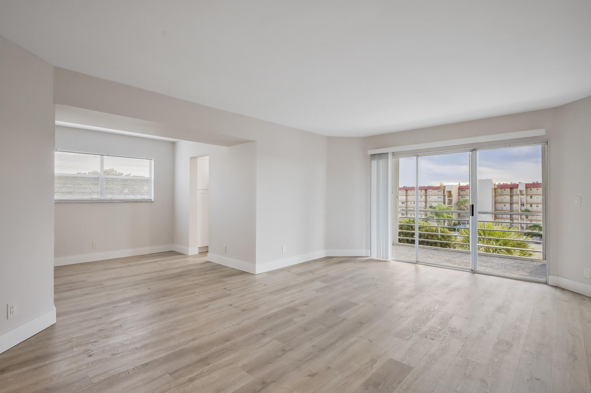Vendido 3590 Via Poinciana 501, Lake Worth, FL 33467, Lake Worth, FL 33467