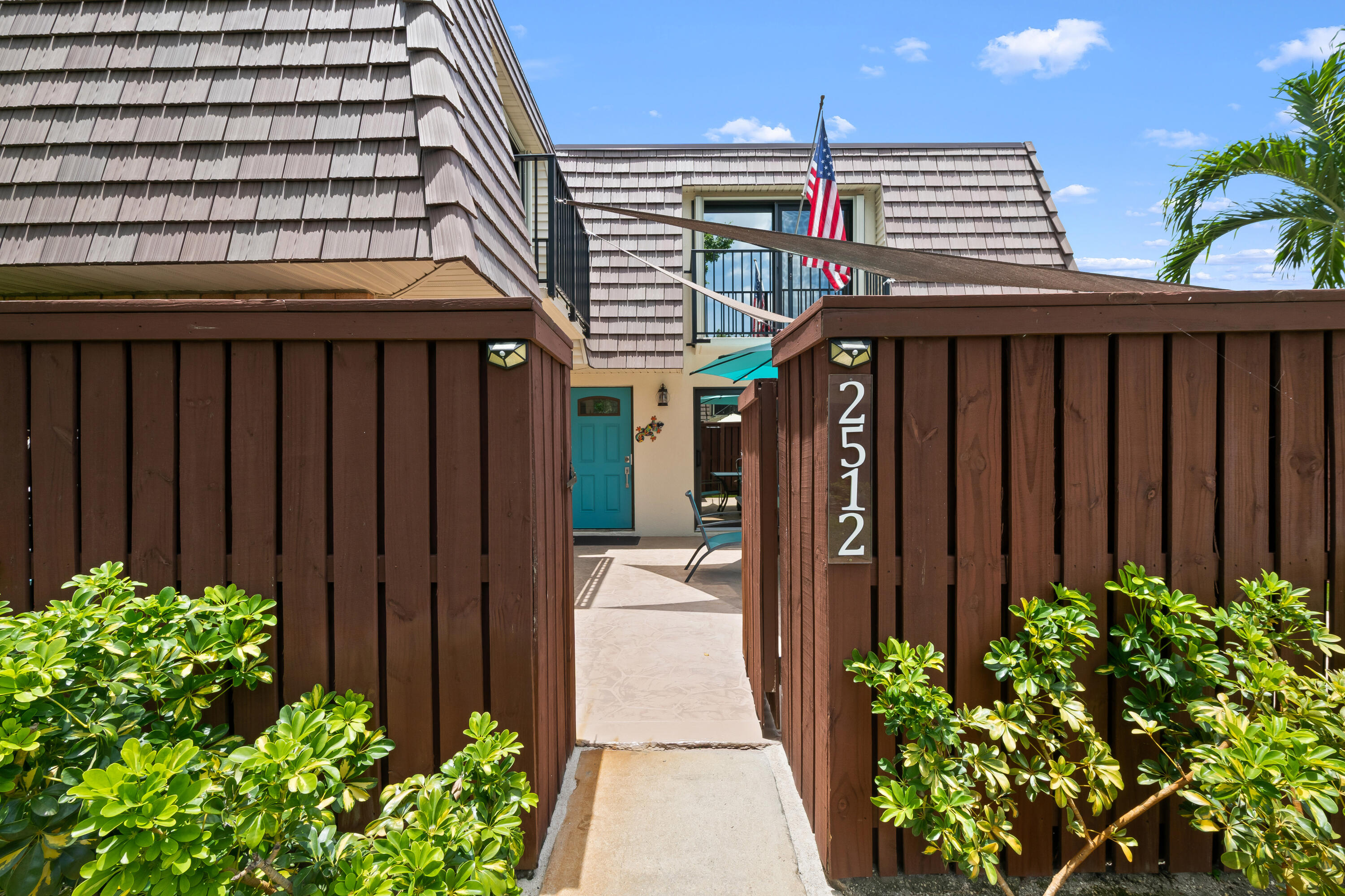 Foto de propiedad en 2512 SW 15th Street, Deerfield Beach, FL 33442 Deerfield Beach con MLS# 
