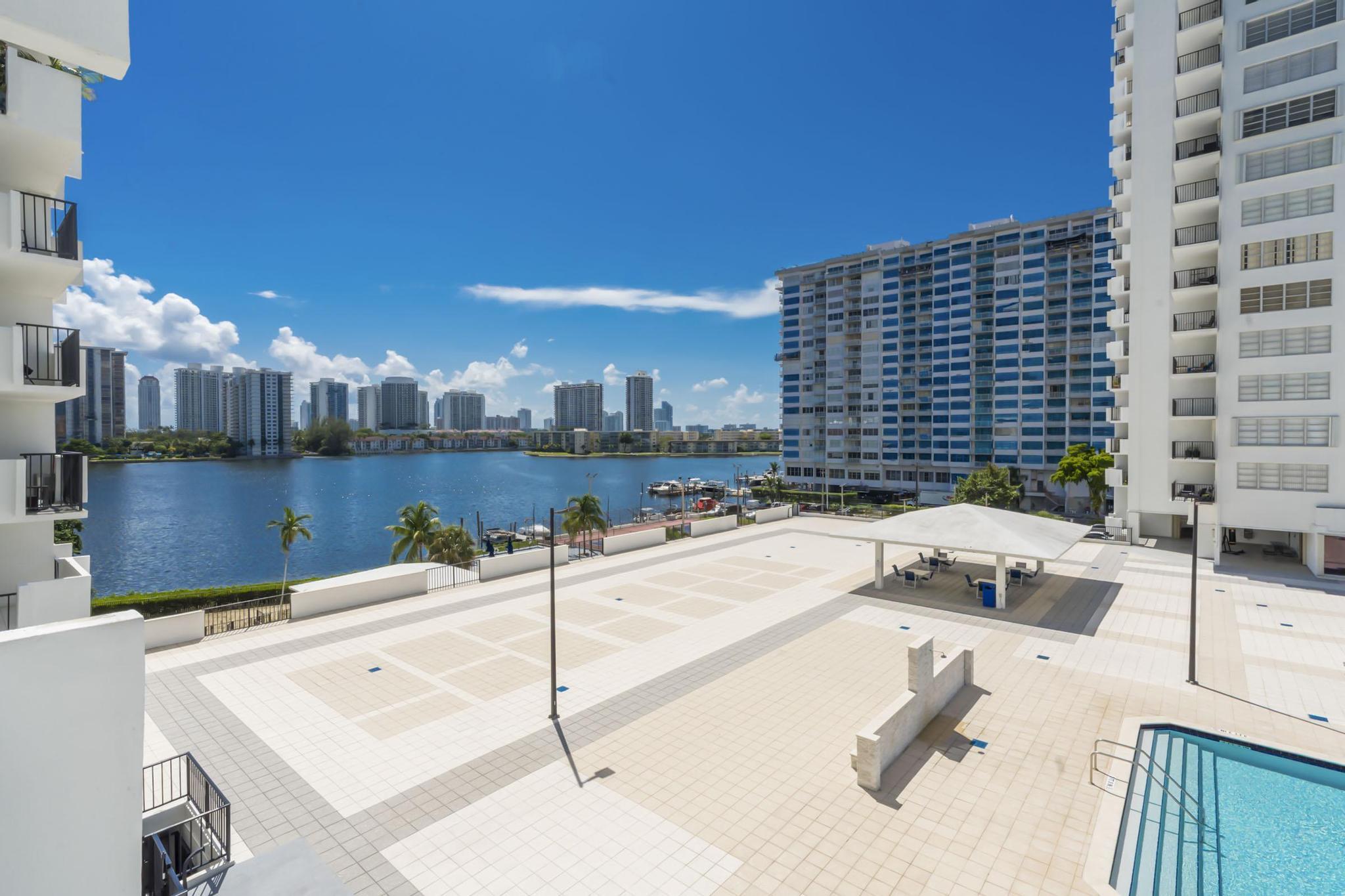 Foto de propiedad en 2780 NE 183rd Street 504, Aventura, FL 33160 Aventura con MLS# 