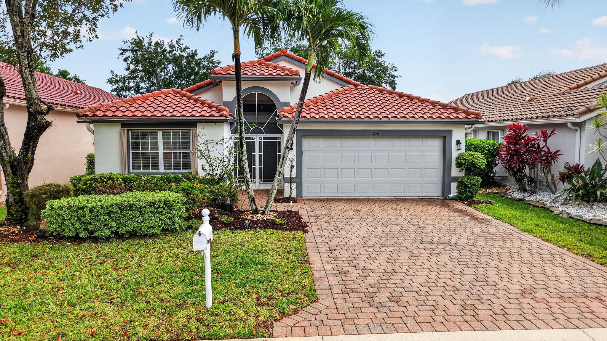 Foto de propiedad en 5256 Glenville Drive, Boynton Beach, FL 33437 Boynton Beach con MLS# 