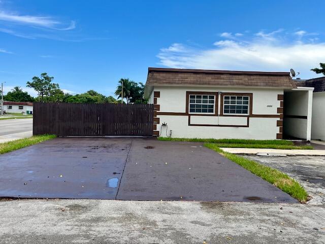 Foto de propiedad en 3930 NW 207 St Road, Miami Gardens, FL 33055 Miami Gardens con MLS# 