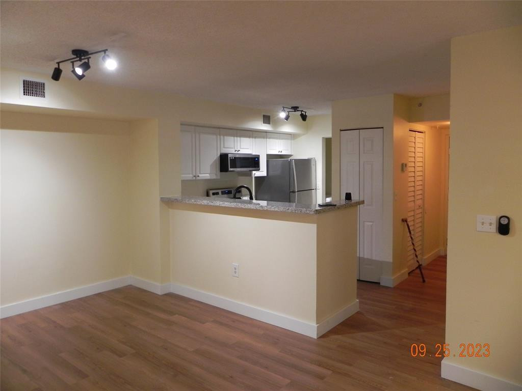 Foto de propiedad en 577 SW 111th Lane 204, Pembroke Pines, FL 33025 Pembroke Pines con MLS# 