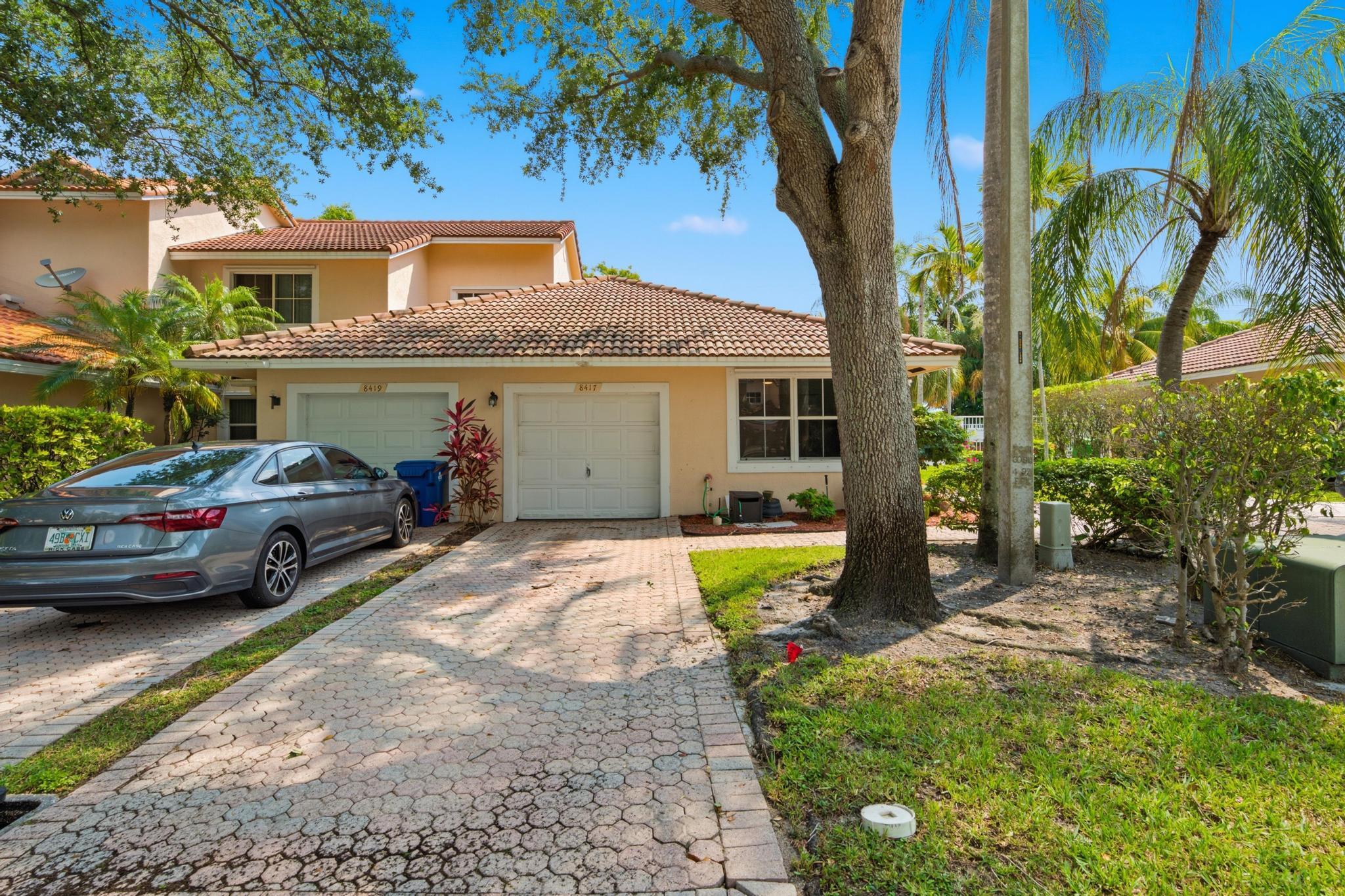 Foto de propiedad en 8417 NW 40th Court, Sunrise, FL 33351 Sunrise con MLS# 