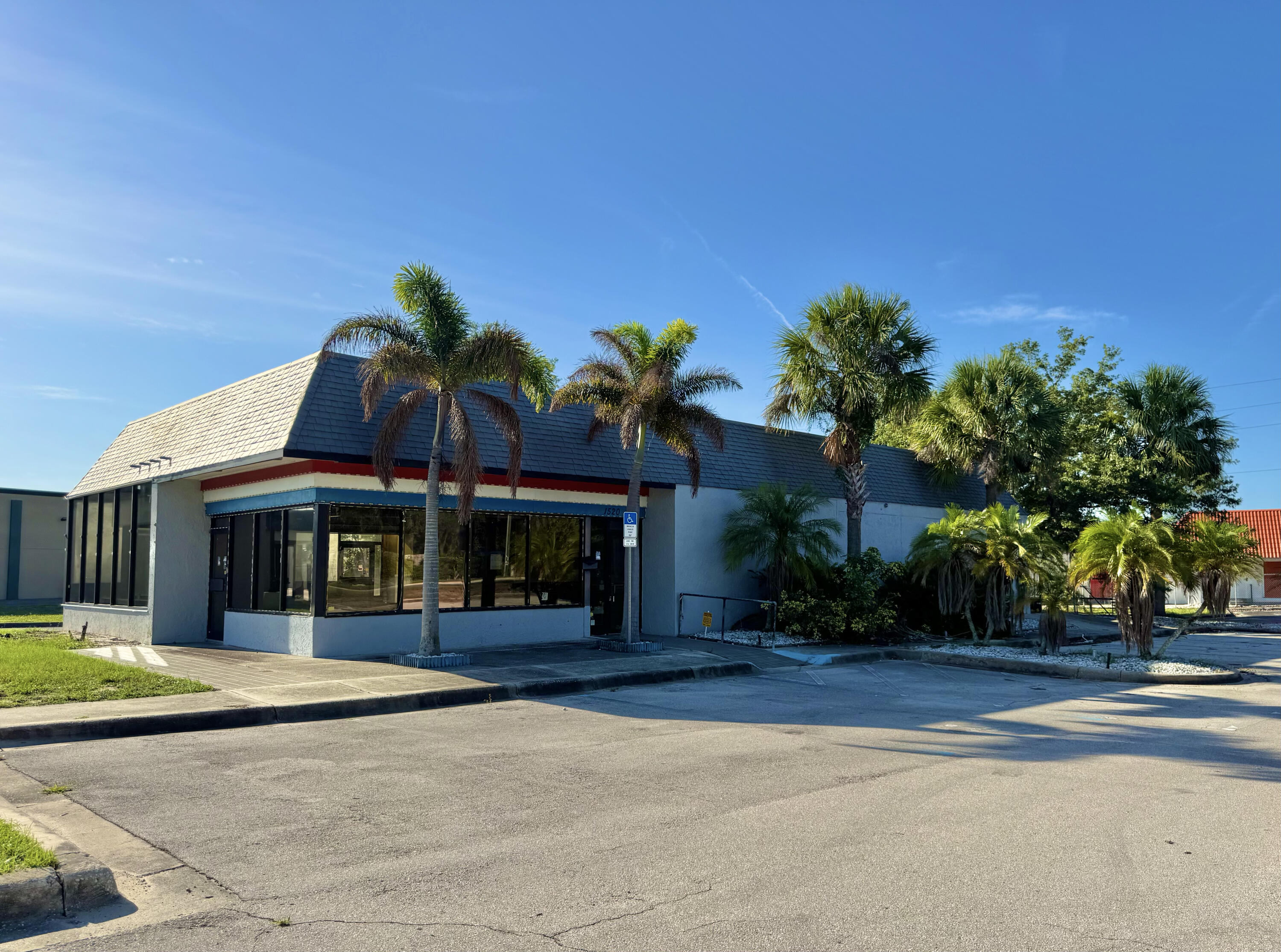 Foto de propiedad en 1520 Lakeview Drive, Sebring, FL 33870 Sebring con MLS# 