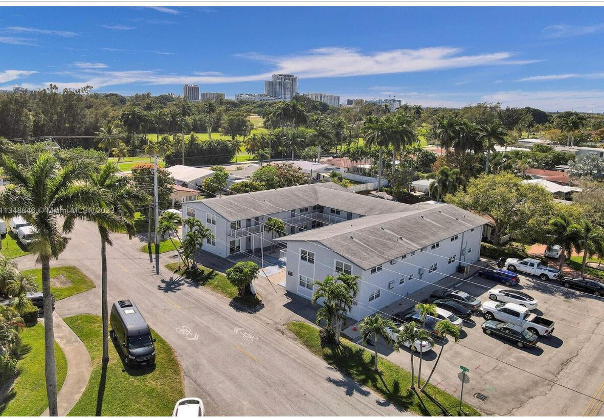 Foto de propiedad en 930 N 14th Court, Hollywood, FL Hollywood con MLS# 
