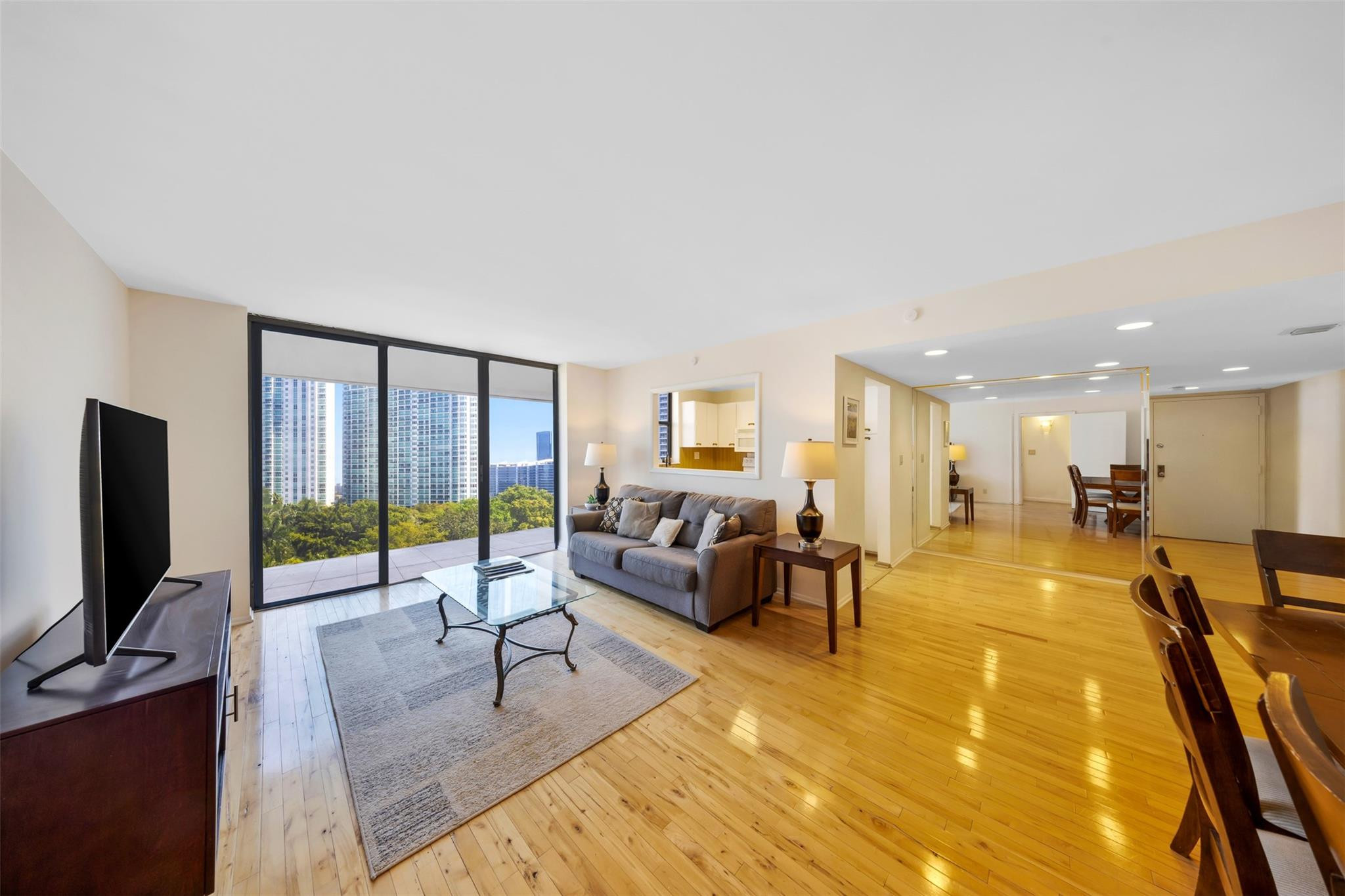 Foto de propiedad en 18181 NE 31st Court 804, Aventura, FL 33160 Aventura con MLS# 