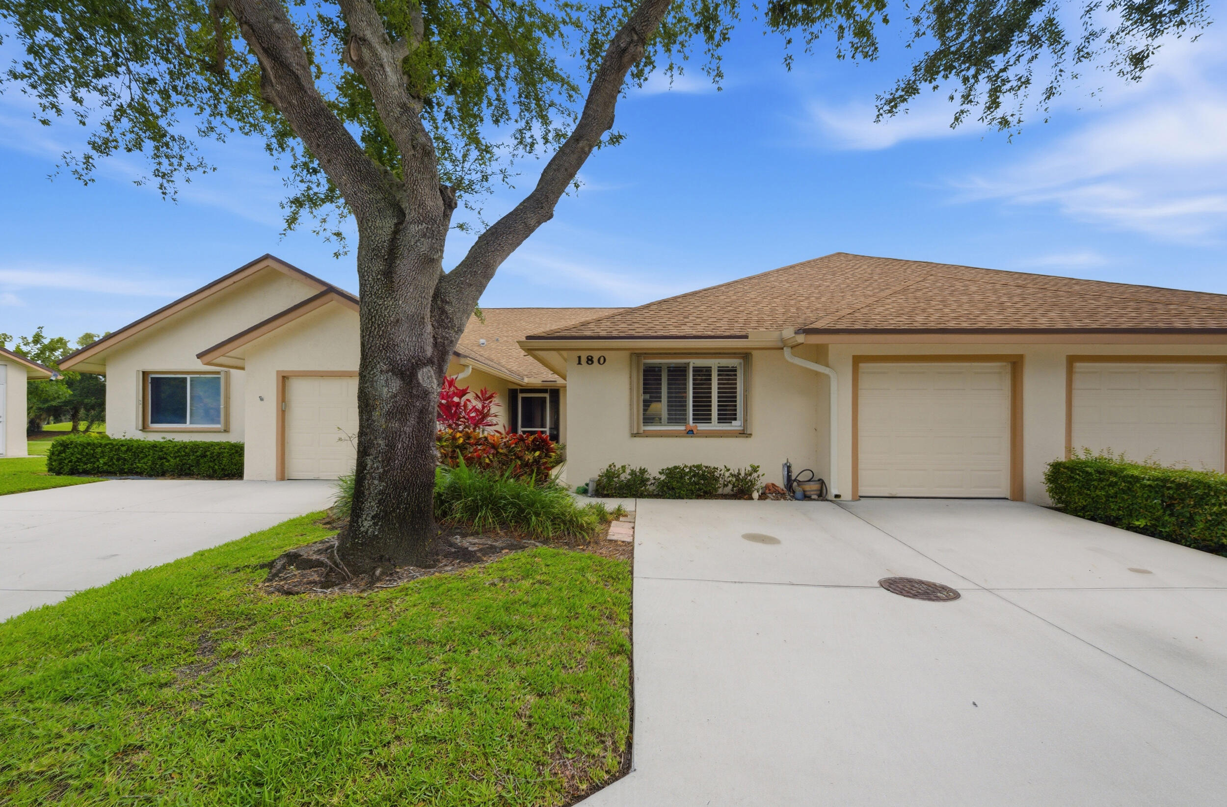 Foto de propiedad en 180 Par Drive, Royal Palm Beach, FL 33411 Royal Palm Beach con MLS# 